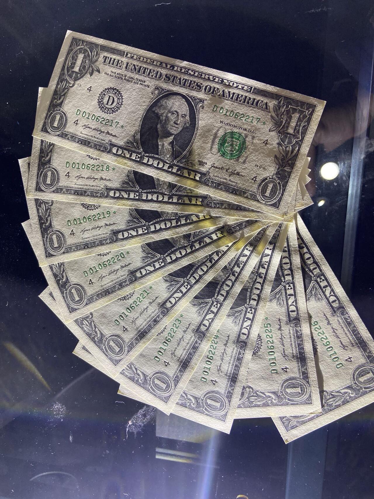 【炜奕收藏】，第二十五期，年后第一期 【补号】美国1美元补号断号9连，UNC品相，含多张无47