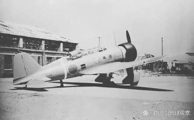 2025.2.17日系杂货小拍卖 1937年亚欧联络记录大飞行“神风”号纪念徽章，纯银，库存品相，东京朝日新闻社颁发