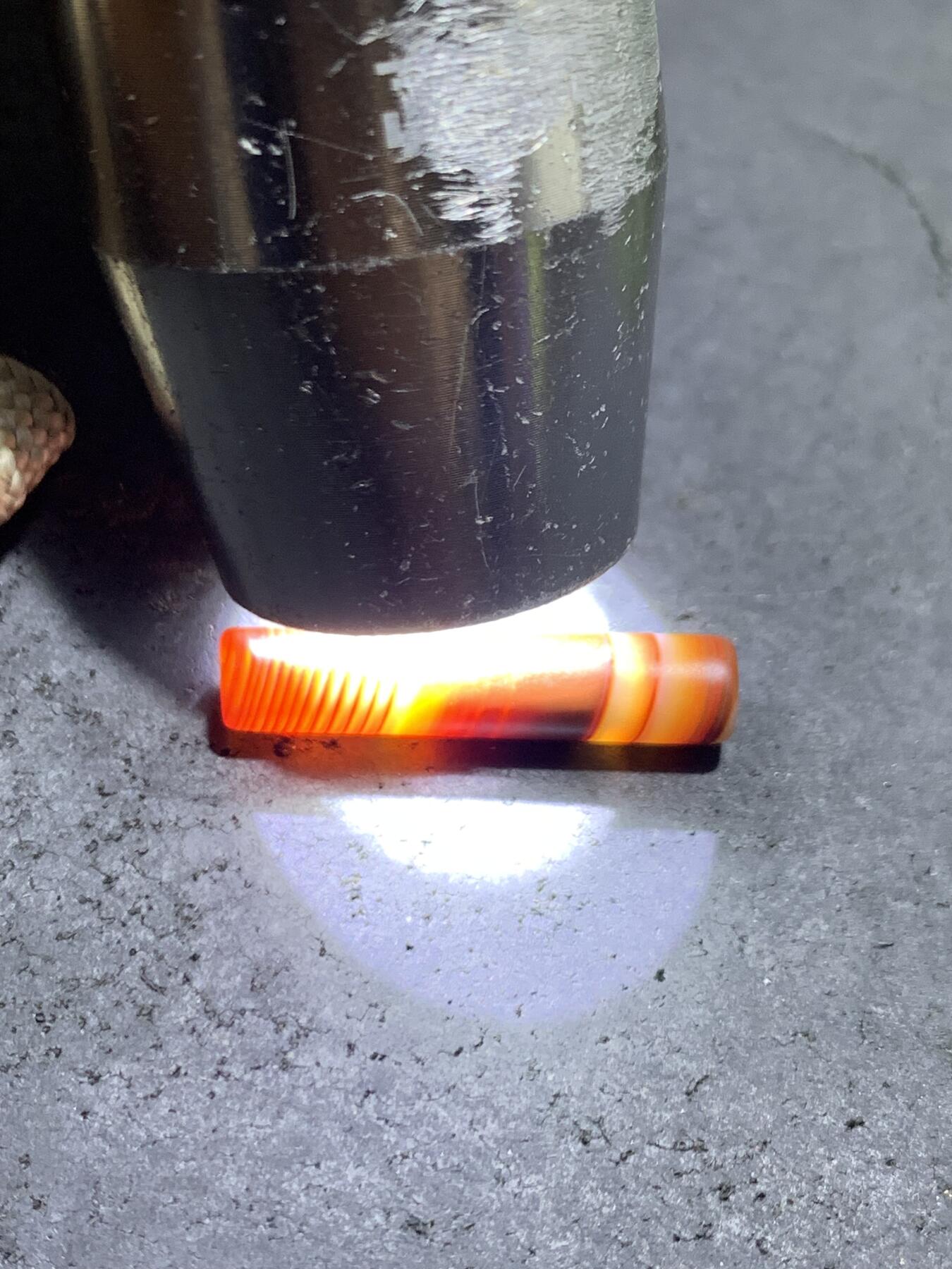 精美亚光高玉化酒红色千层纹缠丝玛瑙管珠一颗，，