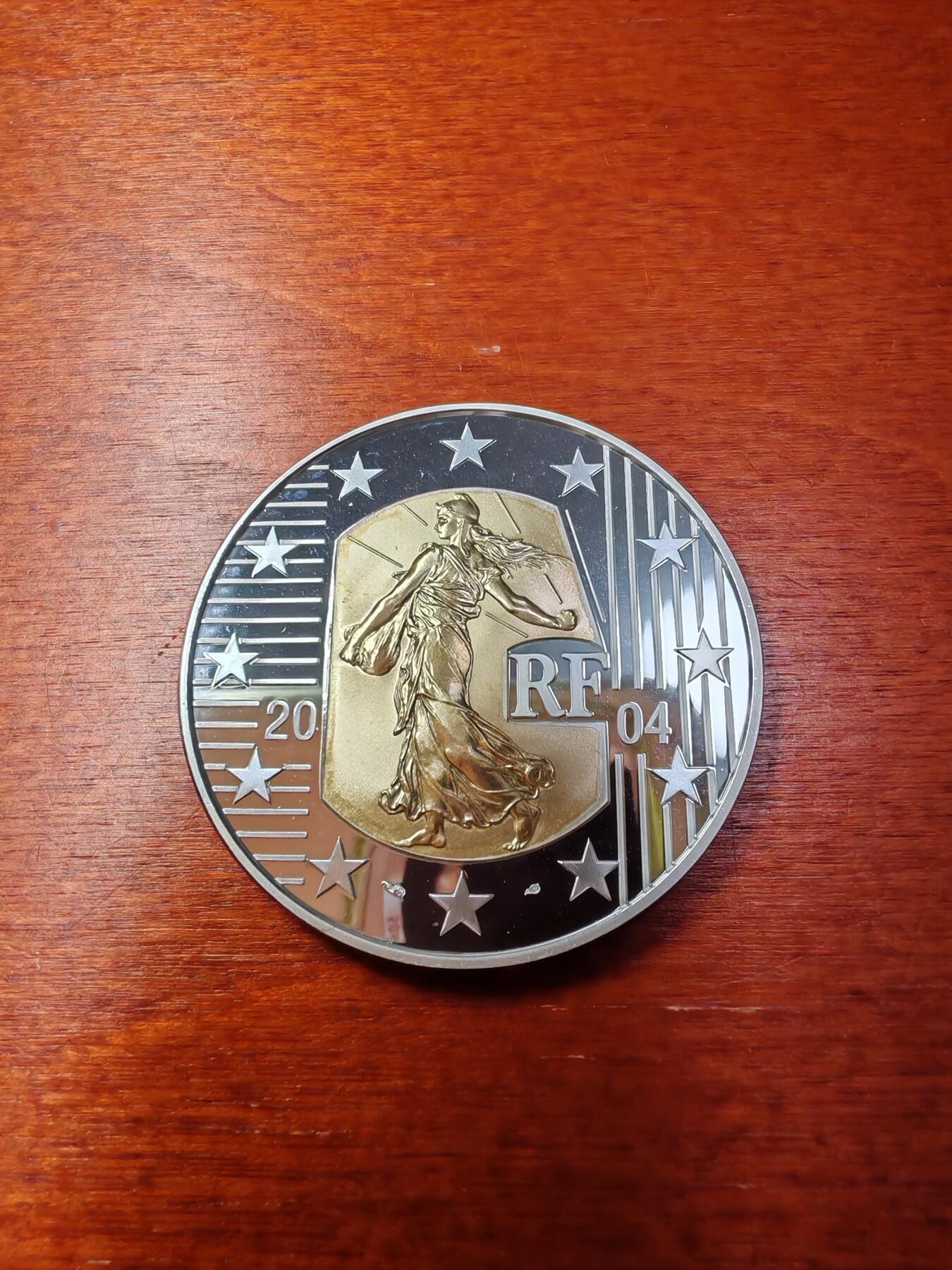 长老汇蛇年精选第四场拍卖 2004法国播种者5欧元精制金银币，含金子2.7克750金，约纯金2克多，3000枚，盒证全，金银料钱1500多元