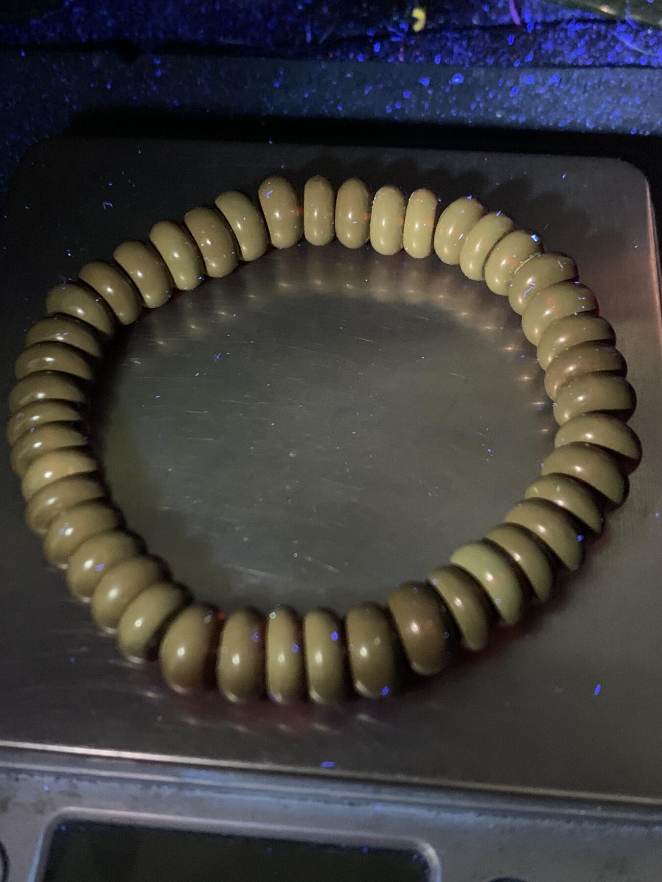 乌克兰血珀随形隔片手串一条，