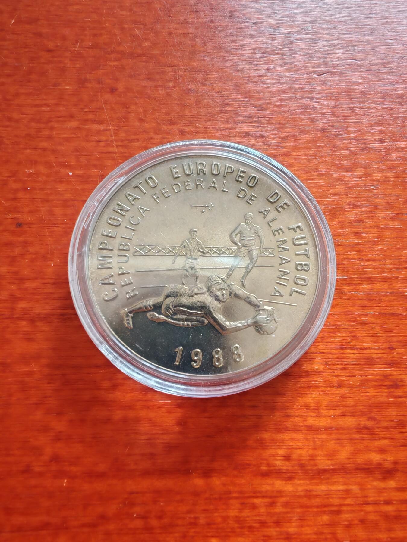 长老汇蛇年精选第四场拍卖 1988古巴世界杯1比索铜币，2000枚