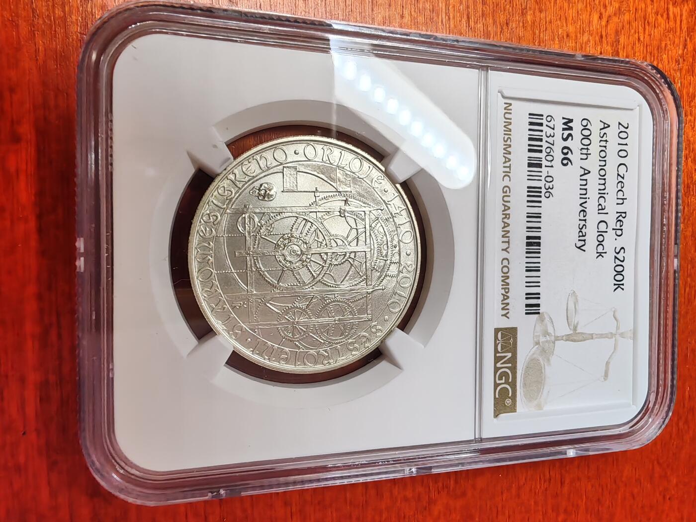 长老汇蛇年精选第四场拍卖 2010 捷克天文钟百年纪念200克朗银币，NGC MS66分，唯一冠军分，10372枚，外网2000元以上