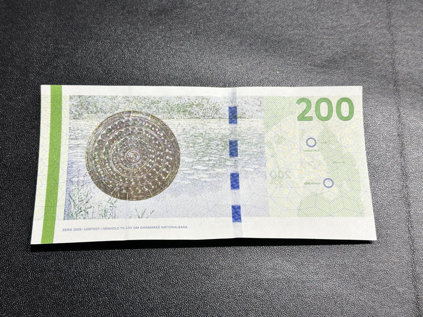《外钞收藏家》第四百八十六期 丹麦桥版200克朗 全新UNC (L)