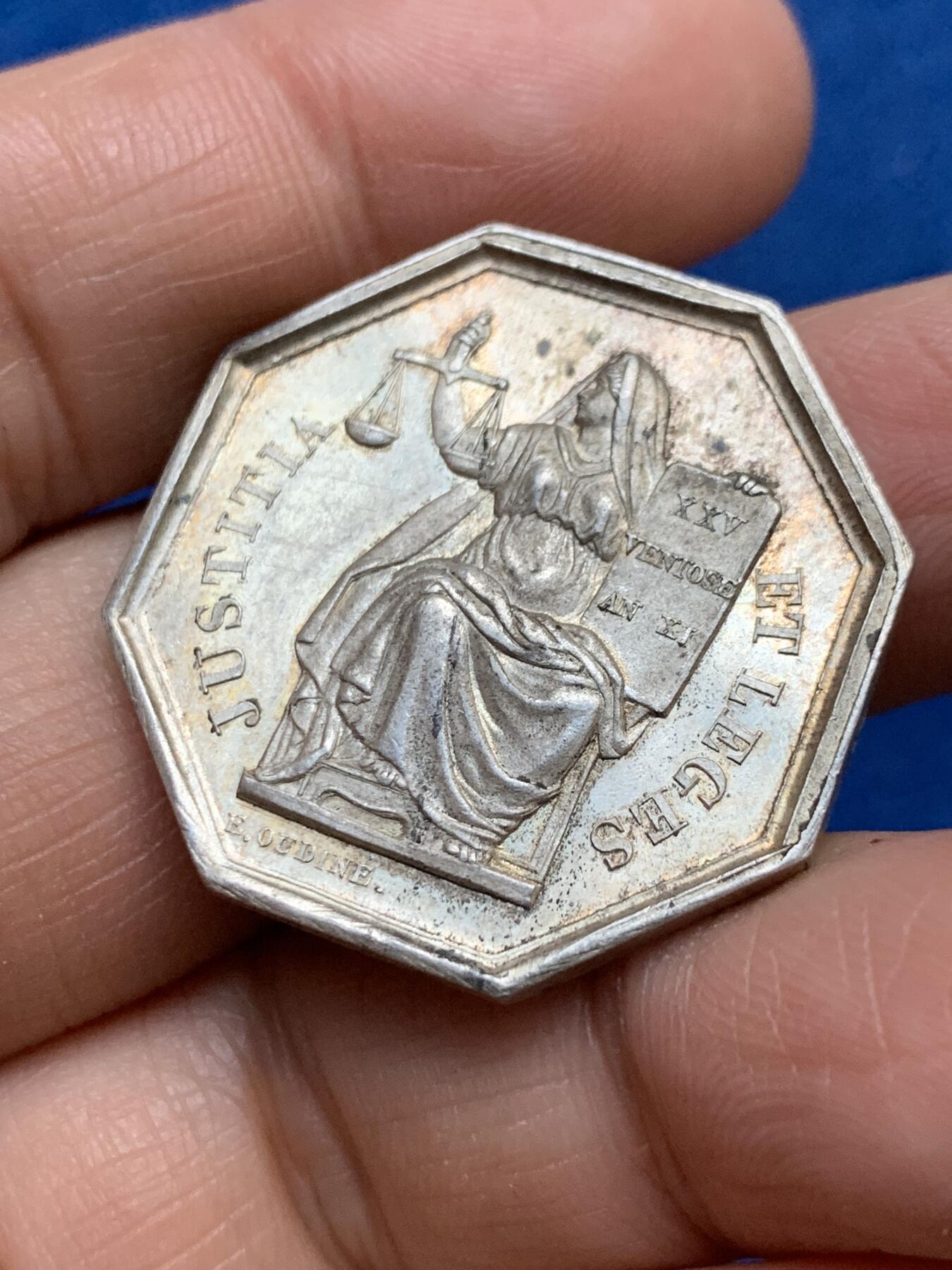 《竞宝斋》第353场 周日，周一，周二 3场连拍 （全场包邮） 法国图尔公证人八角银代币 手指银标 12克 30.7mm