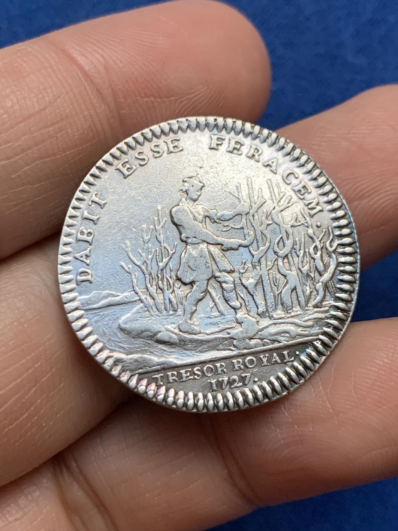 《竞宝斋》第353场 周日，周一，周二 3场连拍 （全场包邮） 法国1727路易十五圆形银代币 6.9克 29.2mm