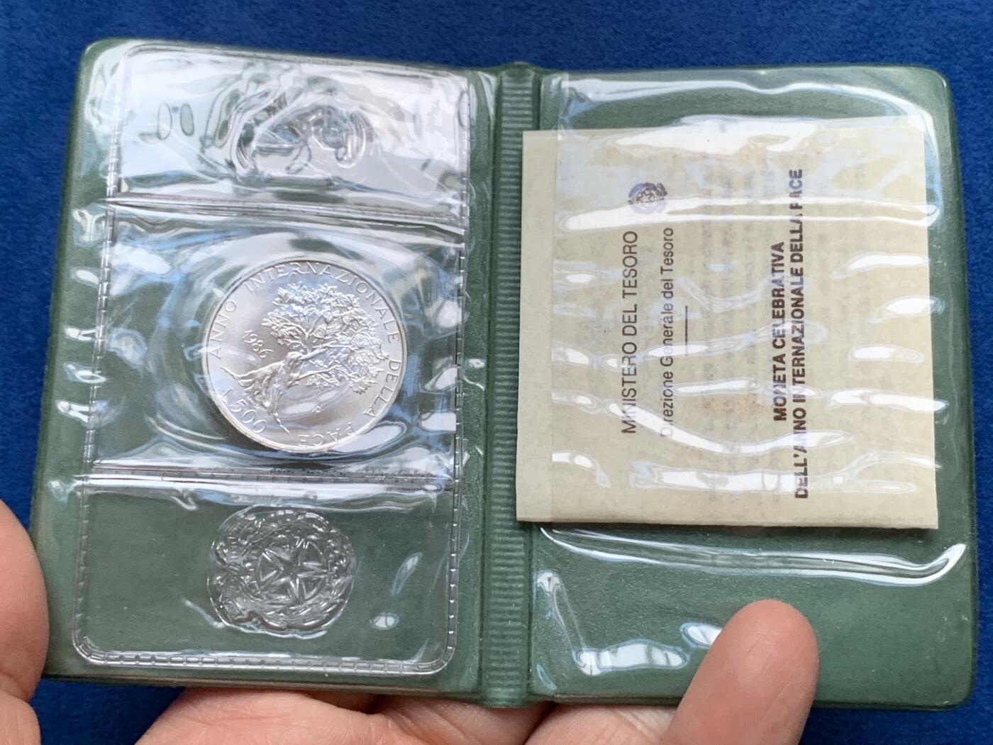 《竞宝斋》第353场 周日，周一，周二 3场连拍 （全场包邮） 意大利 1986年 和平之树 500里拉 银币 册装带证书