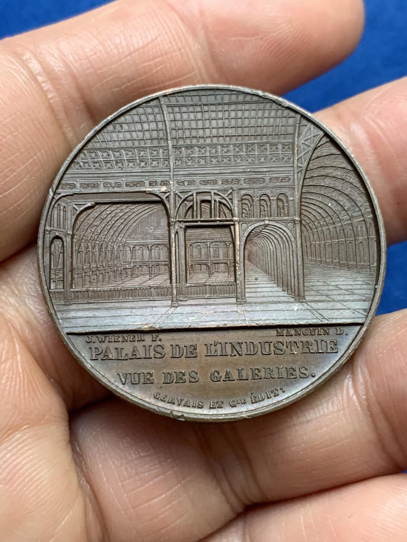 《竞宝斋》第353场 周日，周一，周二 3场连拍 （全场包邮） 法国1855年巴黎世博会纪念铜章 手指边铭 22.4克 36.9mm