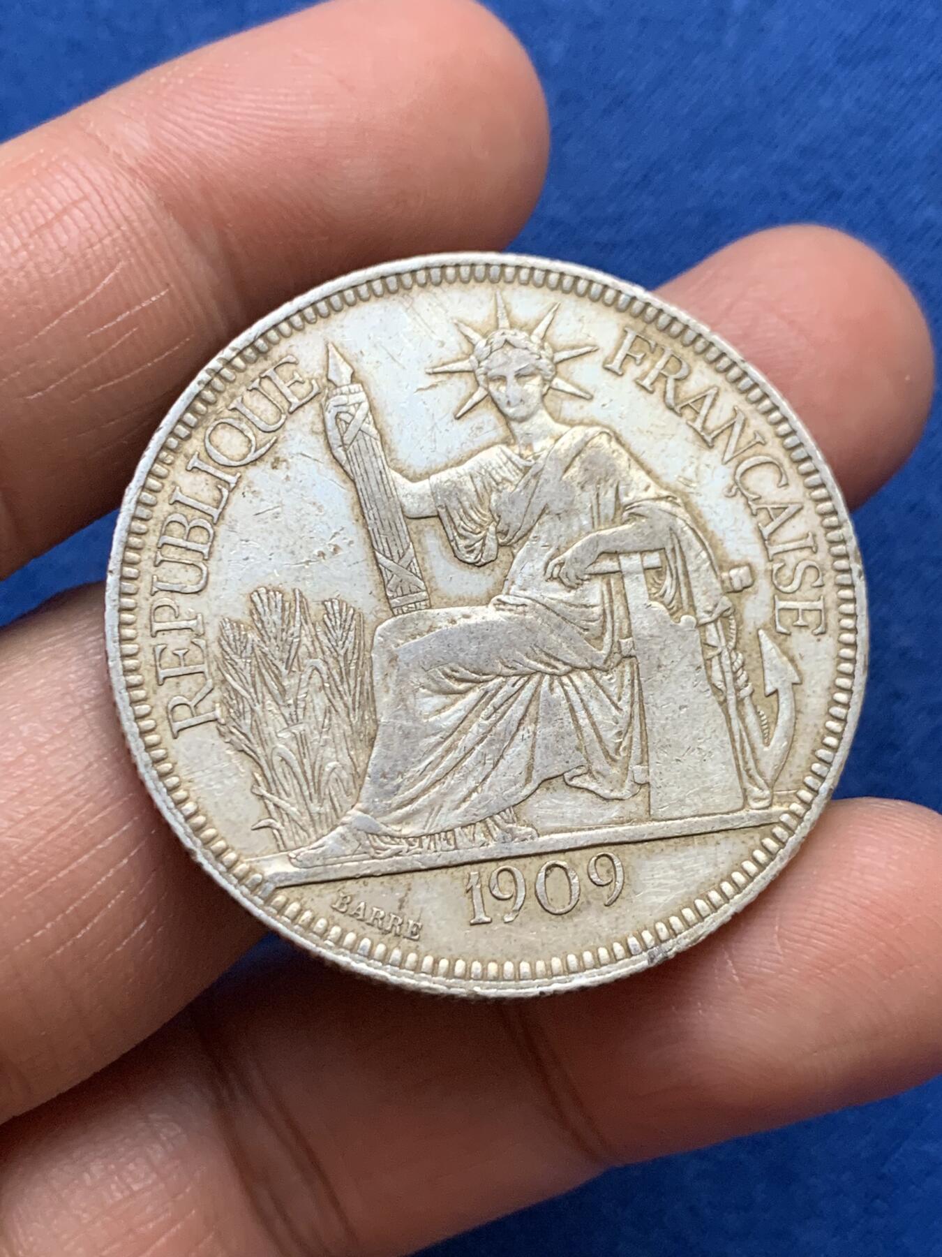 《竞宝斋》第353场 周日，周一，周二 3场连拍 （全场包邮） 法属印支1909年坐洋1皮阿斯特银币 带底光 非常舒适 养护一下可以送n搏分