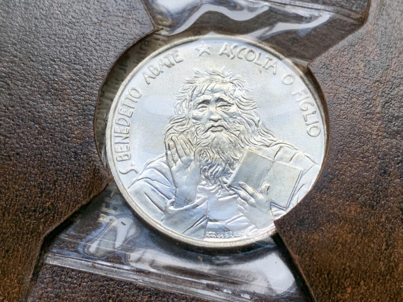 《竞宝斋》第353场 周日，周一，周二 3场连拍 （全场包邮） 卡装 圣马力诺1980年天主教隐修士1000里拉银币