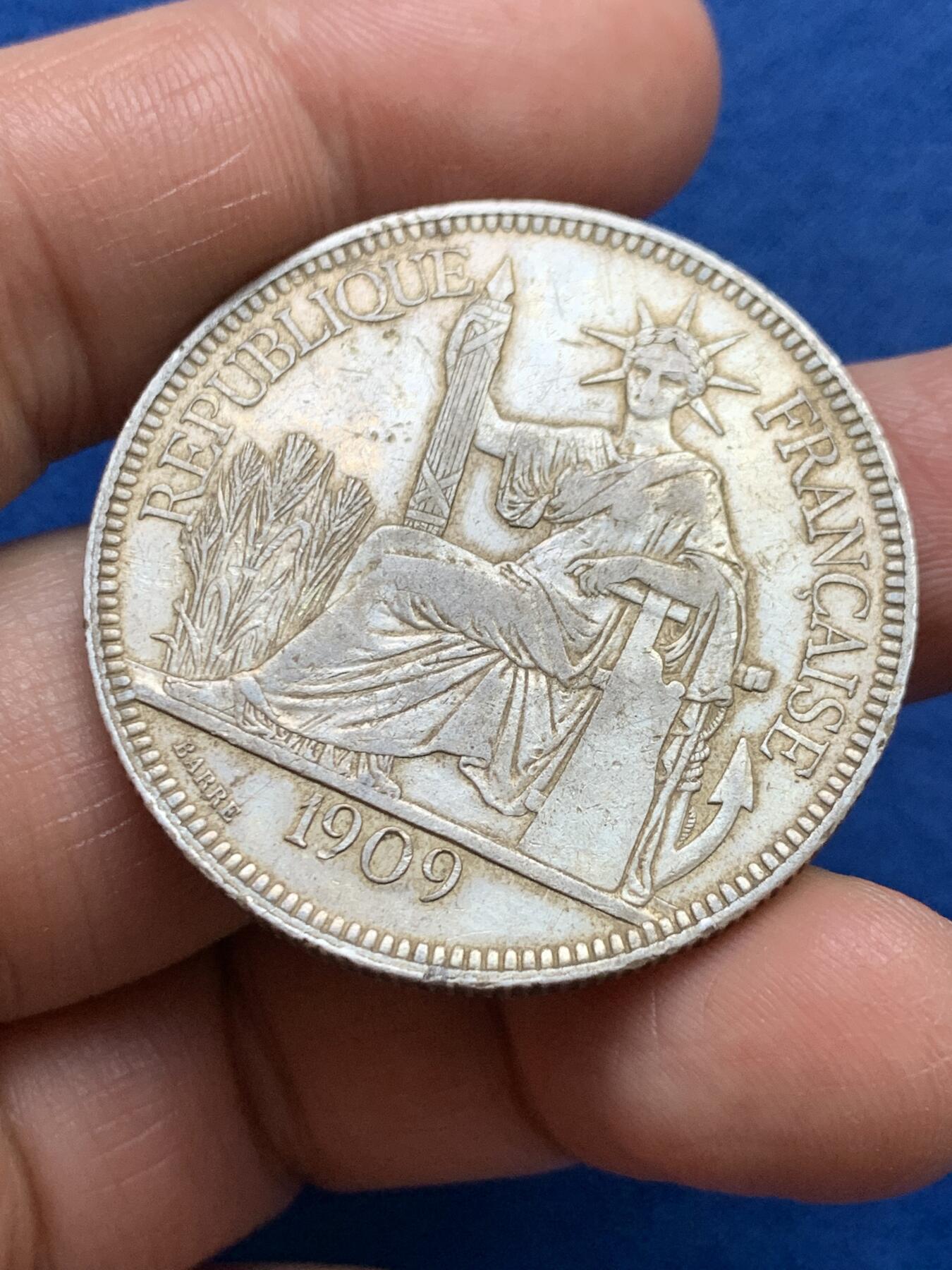 《竞宝斋》第353场 周日，周一，周二 3场连拍 （全场包邮） 法属印支1909年坐洋1皮阿斯特银币 带底光 非常舒适 养护一下可以送n搏分