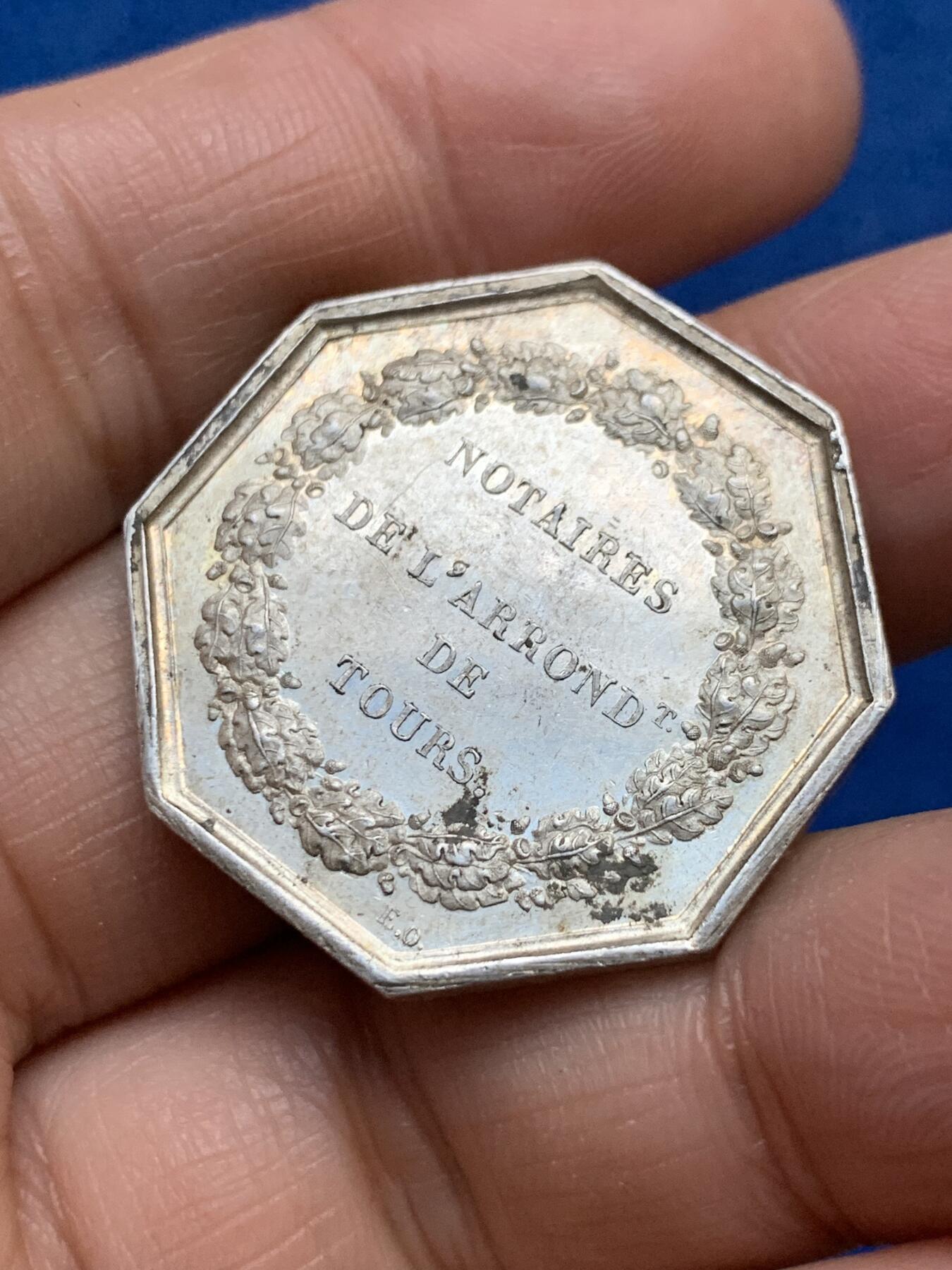 《竞宝斋》第353场 周日，周一，周二 3场连拍 （全场包邮） 法国图尔公证人八角银代币 手指银标 12克 30.7mm