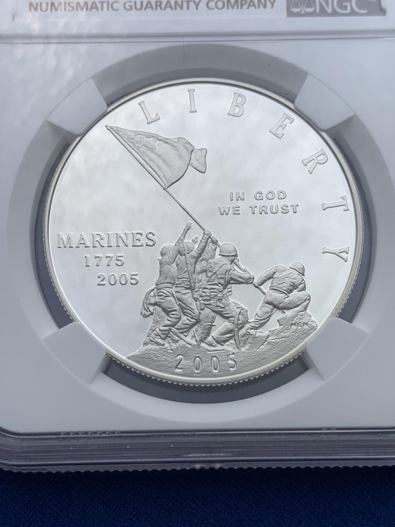 《竞宝斋》第353场 周日，周一，周二 3场连拍 （全场包邮） NGC PF67UC 美国2005年海军陆战队成立230周年精制纪念银币（2007年度克劳斯获奖币之最佳硬币及最佳克朗币）礼盒装