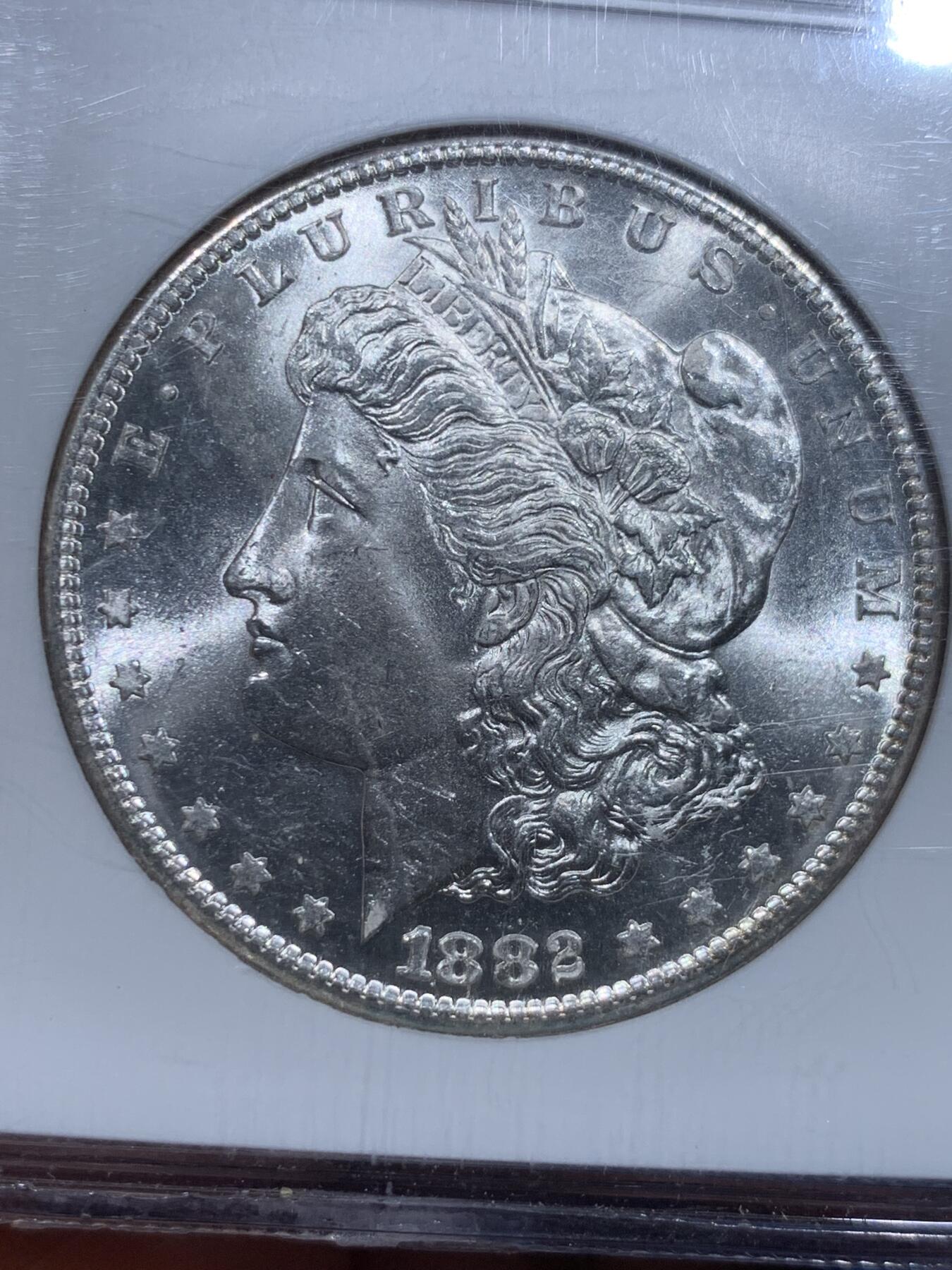 《竞宝斋》第353场 周日，周一，周二 3场连拍 （全场包邮） NGC MS64 美国1882年1美元摩根银币，S厂出品，光度好，老盒。