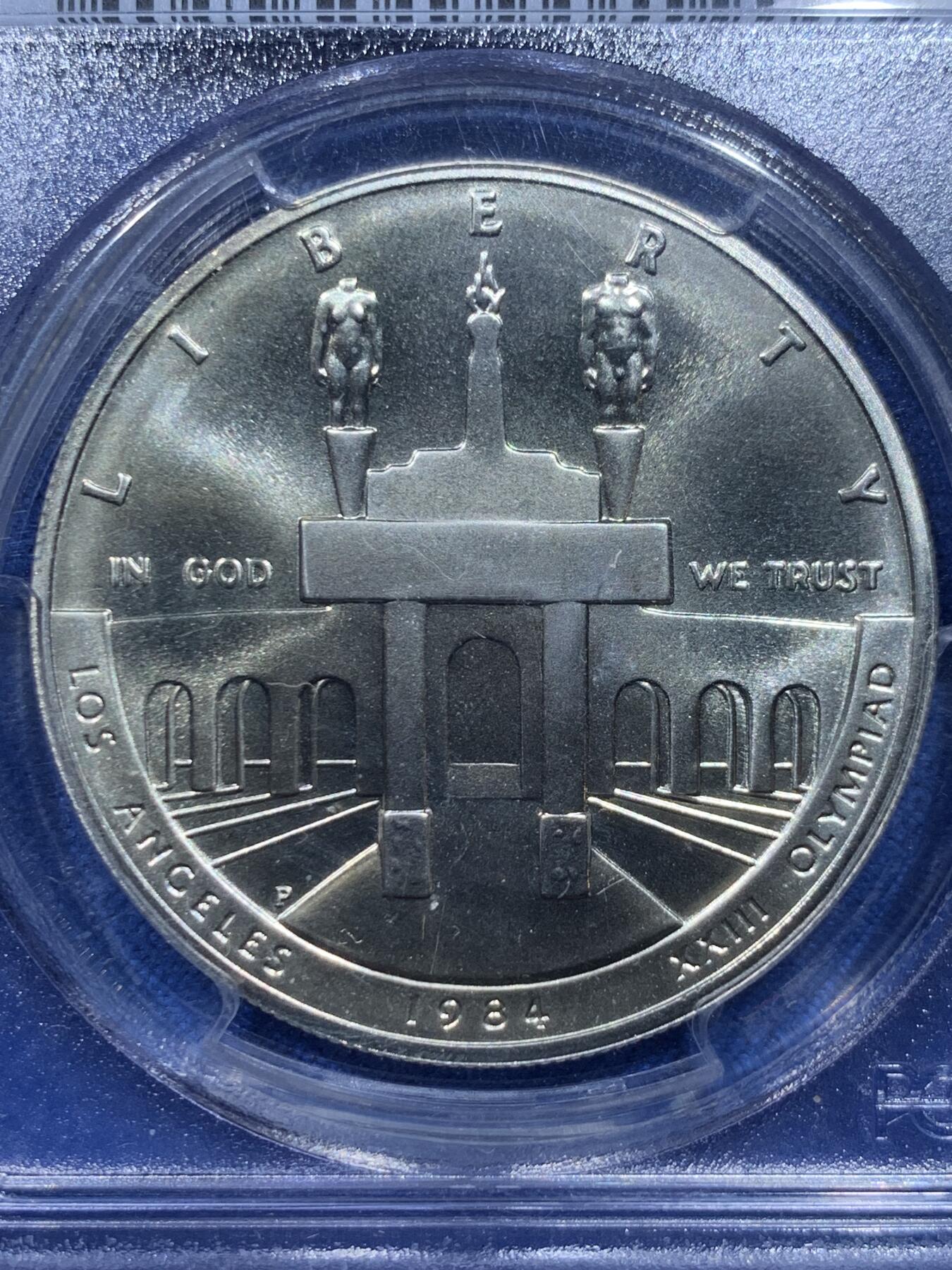《竞宝斋》第354场 周日，周一，周二 3场连拍 （全场包邮） PCGS MS69 美国1984年洛杉矶奥运会奥运竞技场/雄鹰1美元纪念银币，币面清爽干净又漂亮，状态极佳。