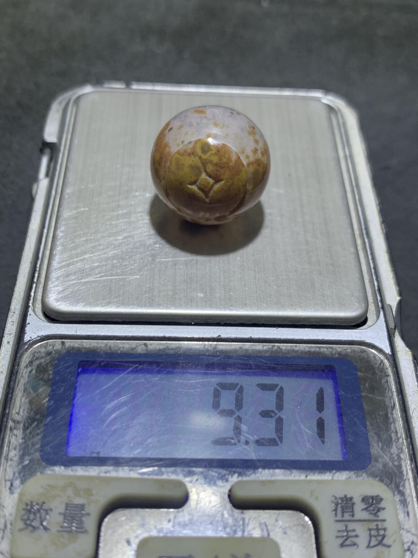 精美冰飘战国红玛瑙手工雕刻钱币珠一颗！，