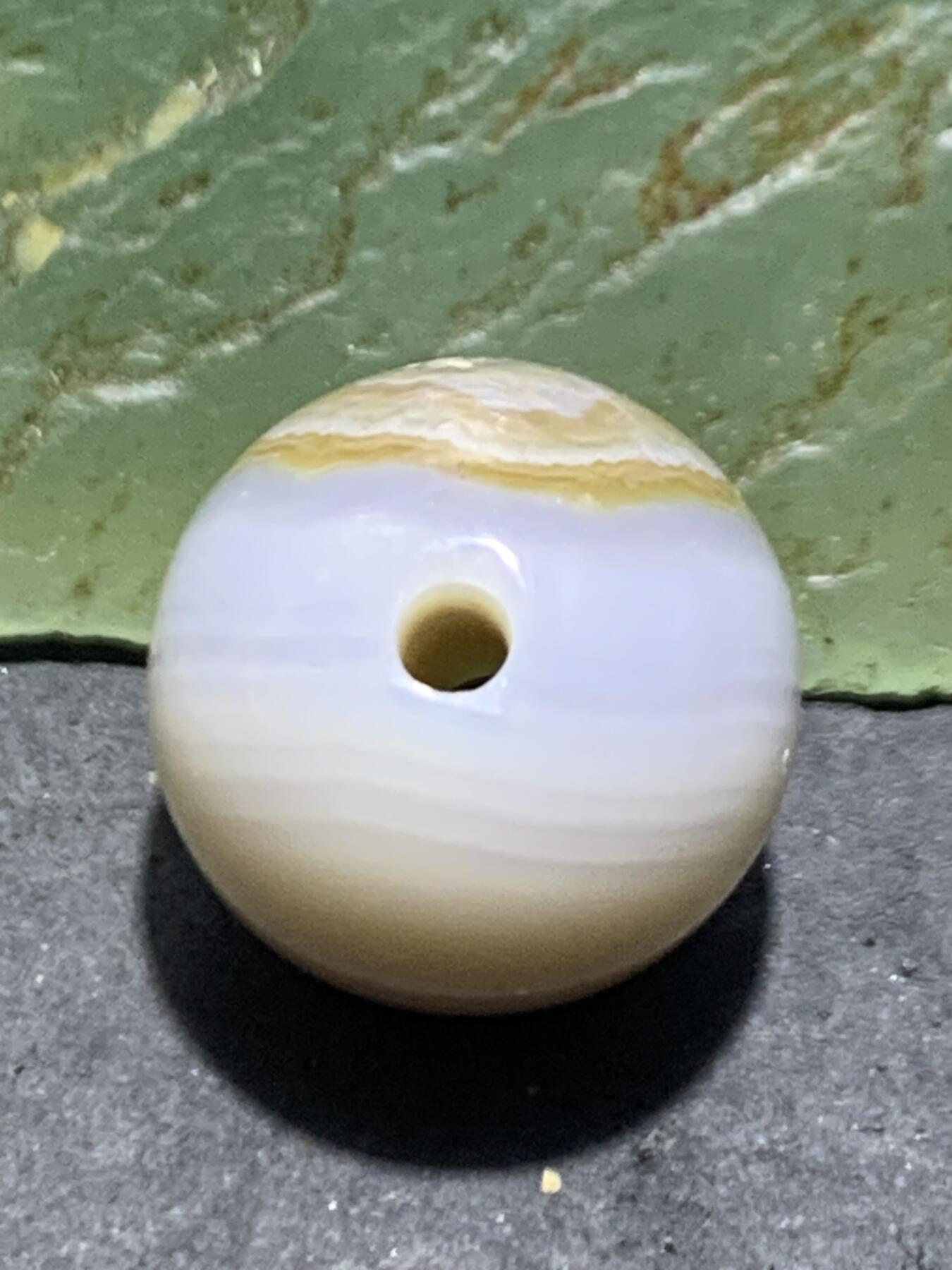 天然绿草玛瑙通货天眼小圆珠一颗，
