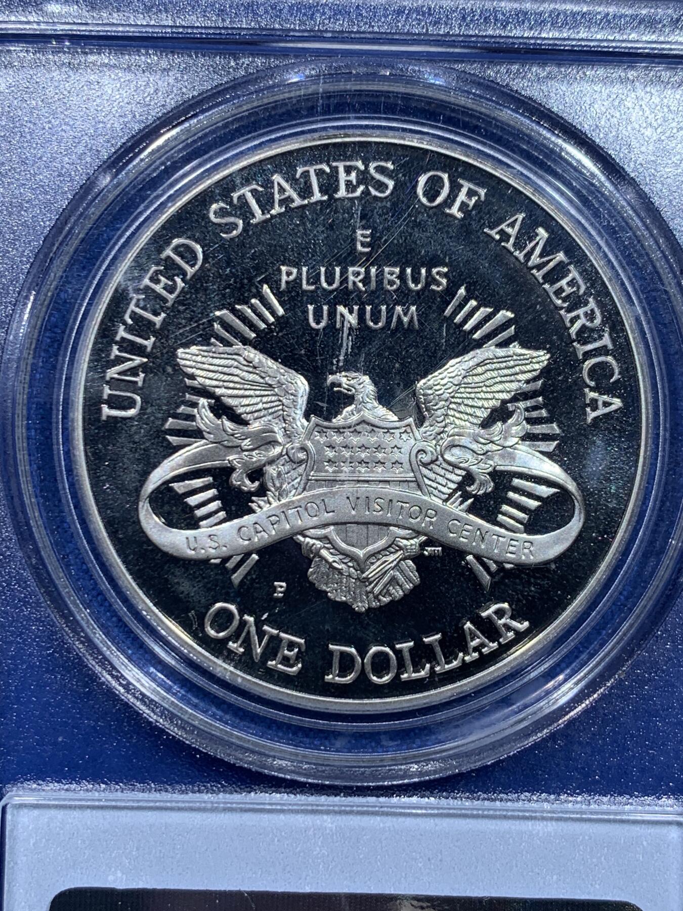 《竞宝斋》第353场 周日，周一，周二 3场连拍 （全场包邮） NGC PR69DCAM 美国2001年国会大厦纪念1美元精制银币，PROOF精制币，币面清爽干净又漂亮，状态极佳。