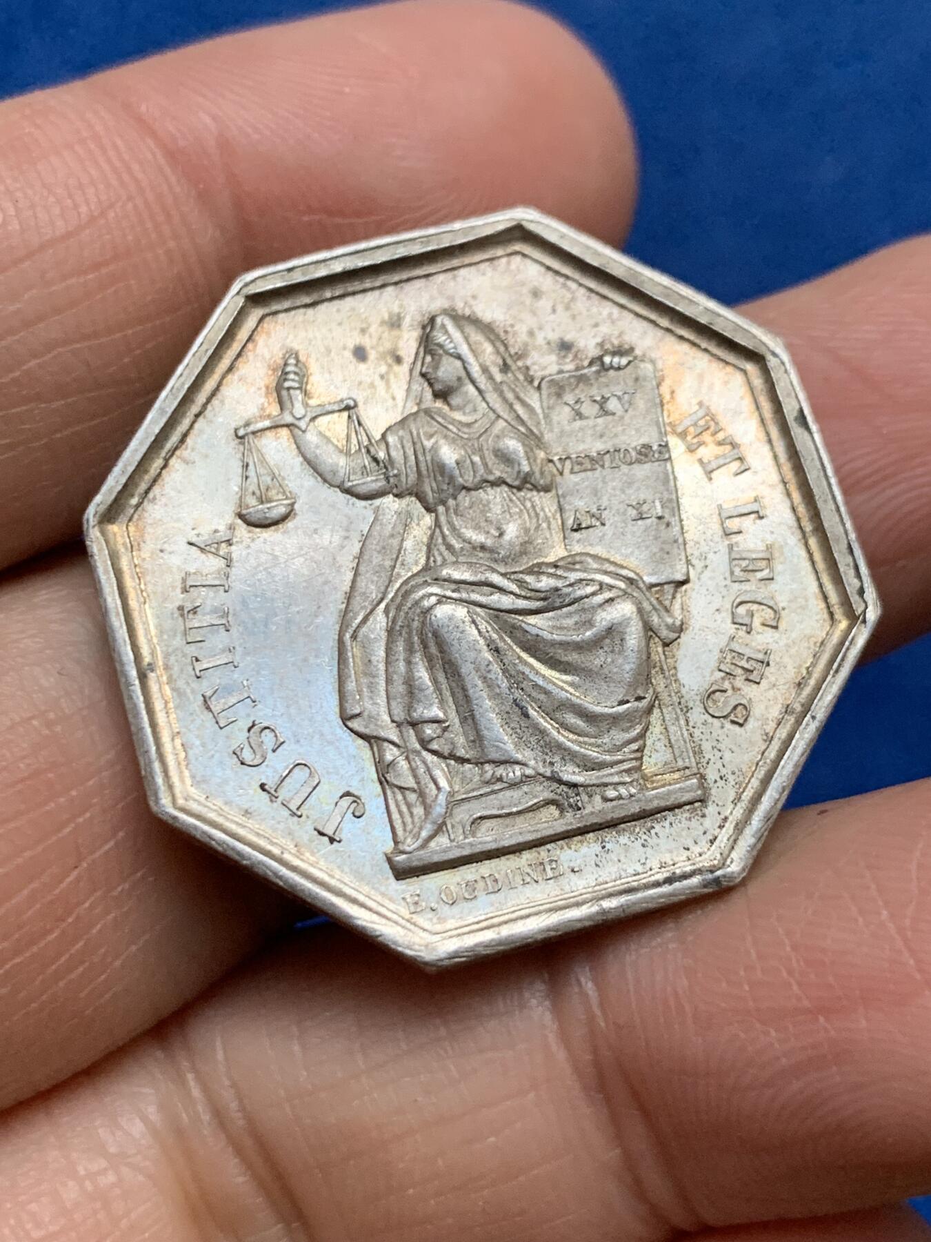 《竞宝斋》第353场 周日，周一，周二 3场连拍 （全场包邮） 法国图尔公证人八角银代币 手指银标 12克 30.7mm