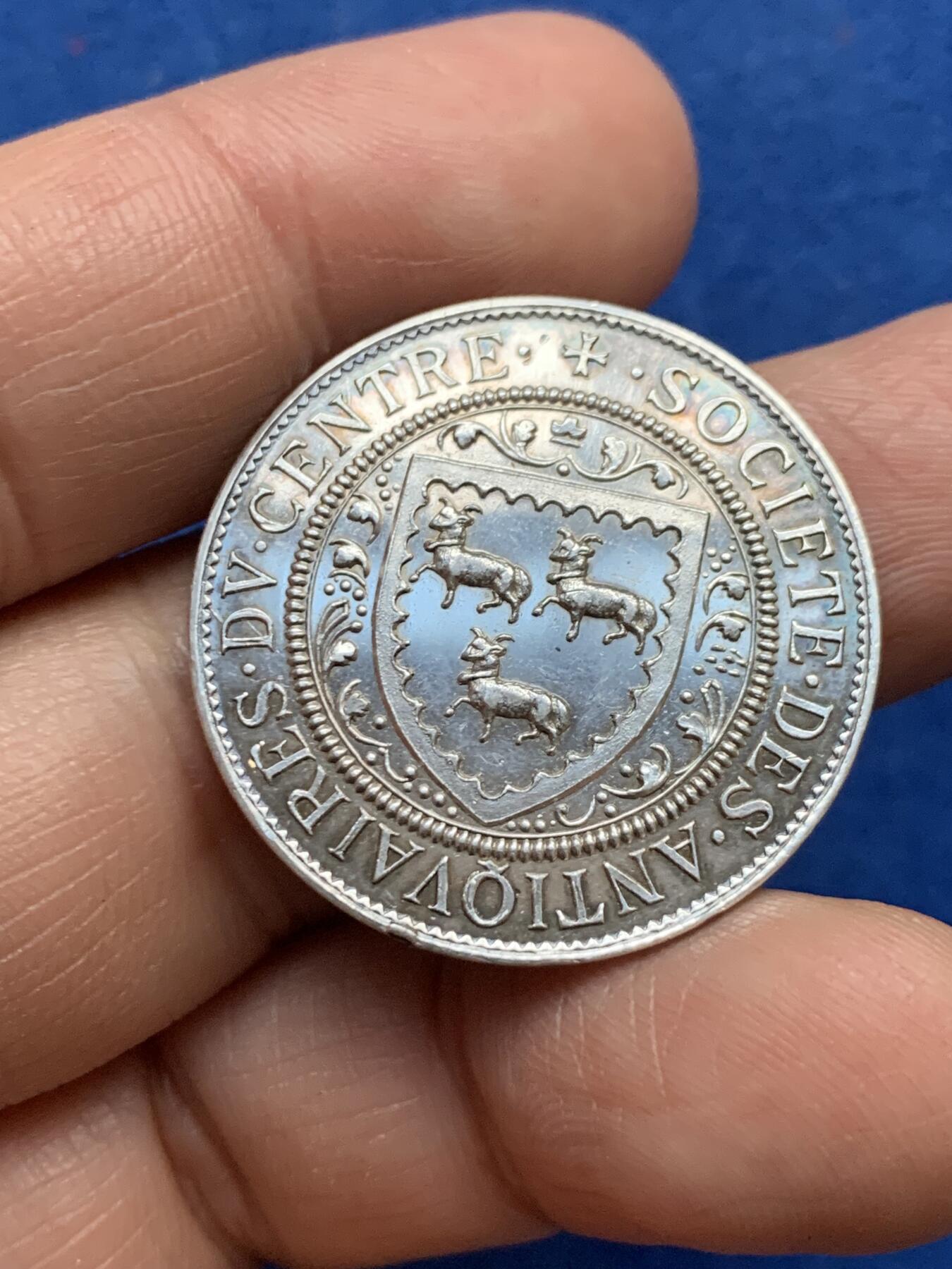 《竞宝斋》第353场 周日，周一，周二 3场连拍 （全场包邮） 法国1867年中央古董协会纪念银章  稀少 10.2克 30.2mm