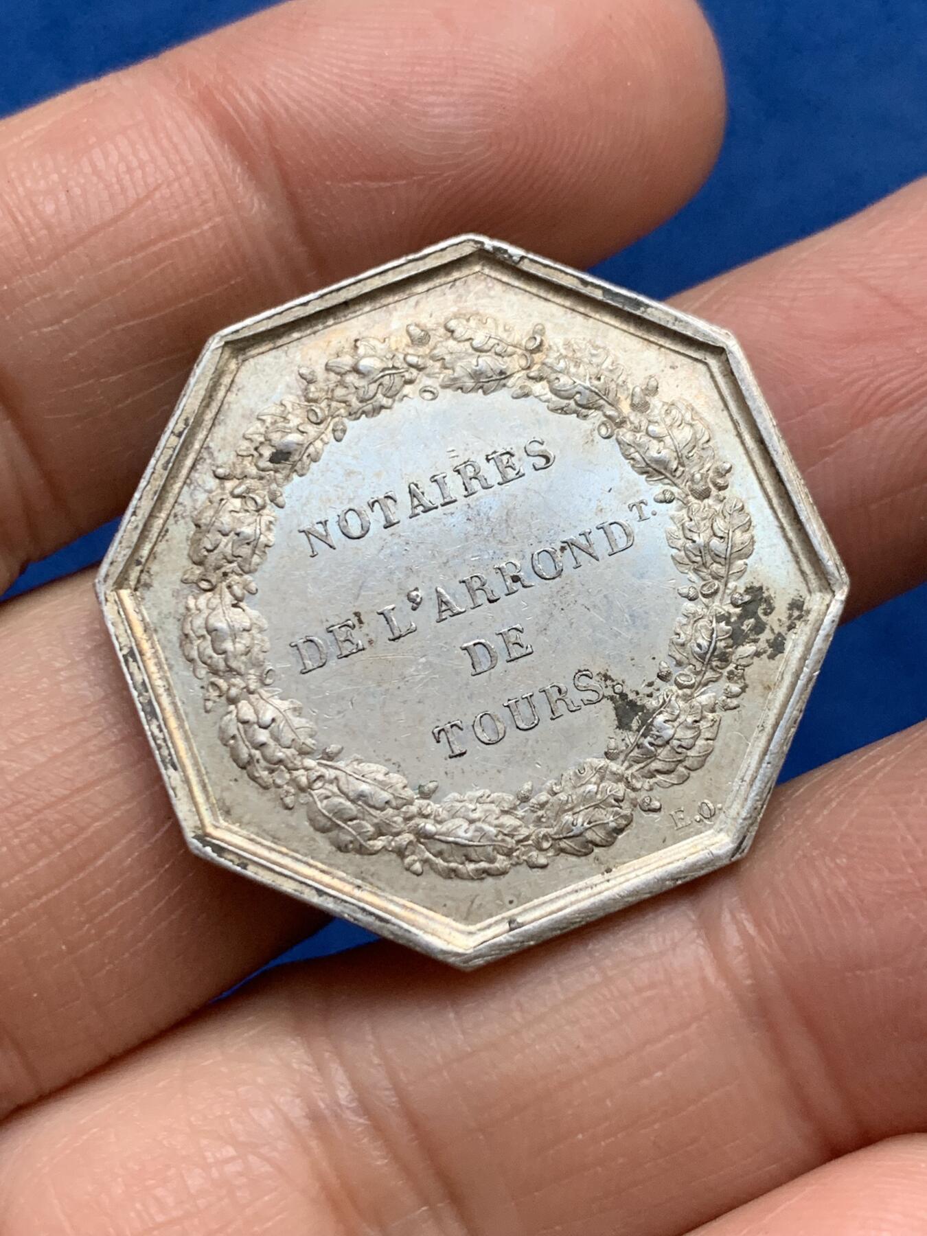 《竞宝斋》第353场 周日，周一，周二 3场连拍 （全场包邮） 法国图尔公证人八角银代币 手指银标 12克 30.7mm