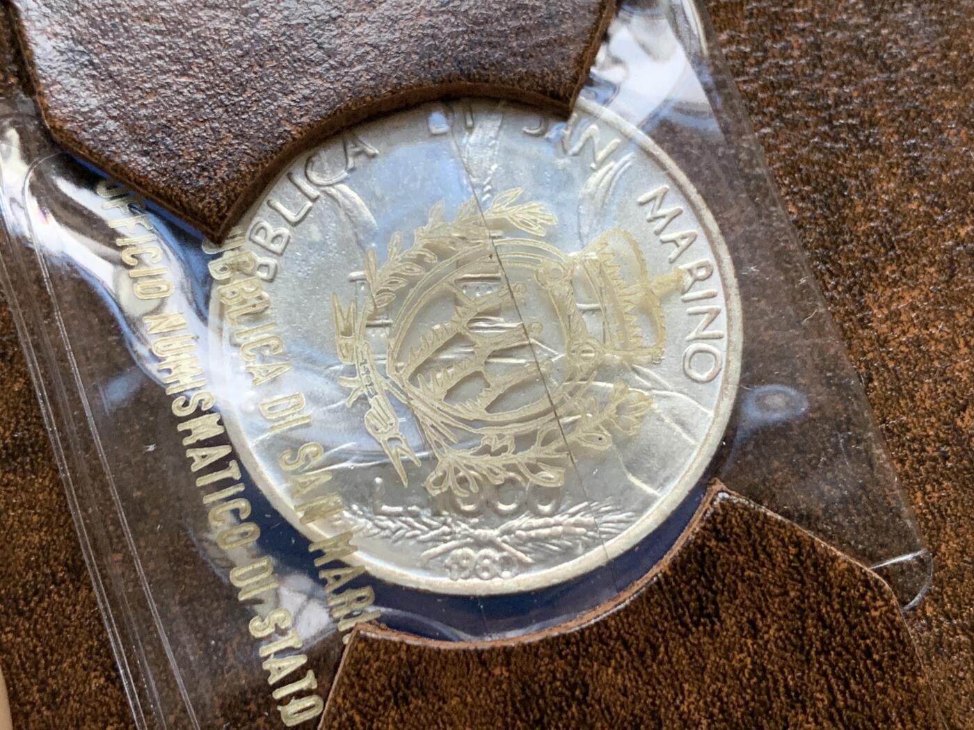 《竞宝斋》第353场 周日，周一，周二 3场连拍 （全场包邮） 卡装 圣马力诺1980年天主教隐修士1000里拉银币