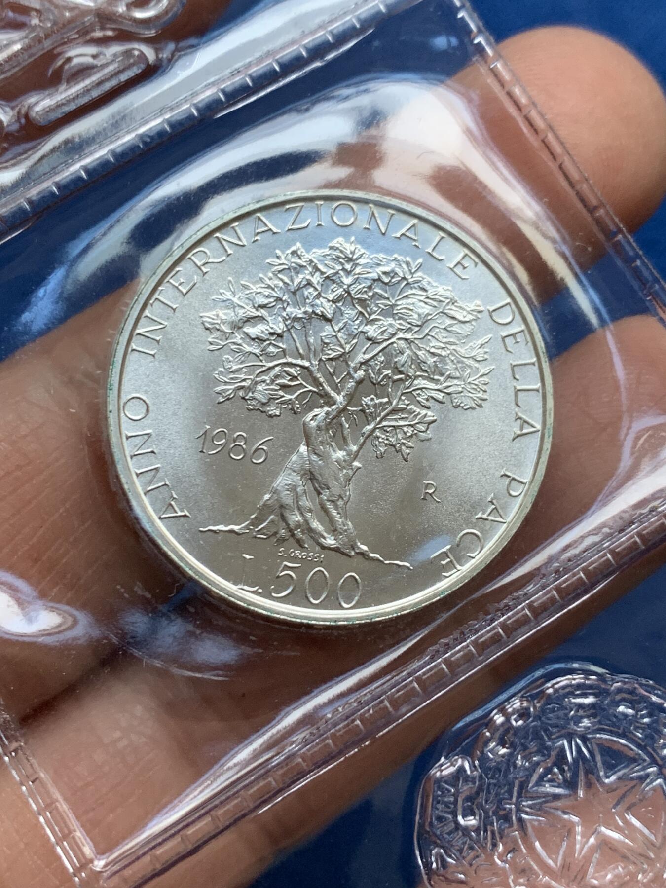 《竞宝斋》第353场 周日，周一，周二 3场连拍 （全场包邮） 意大利 1986年 和平之树 500里拉 银币 册装带证书