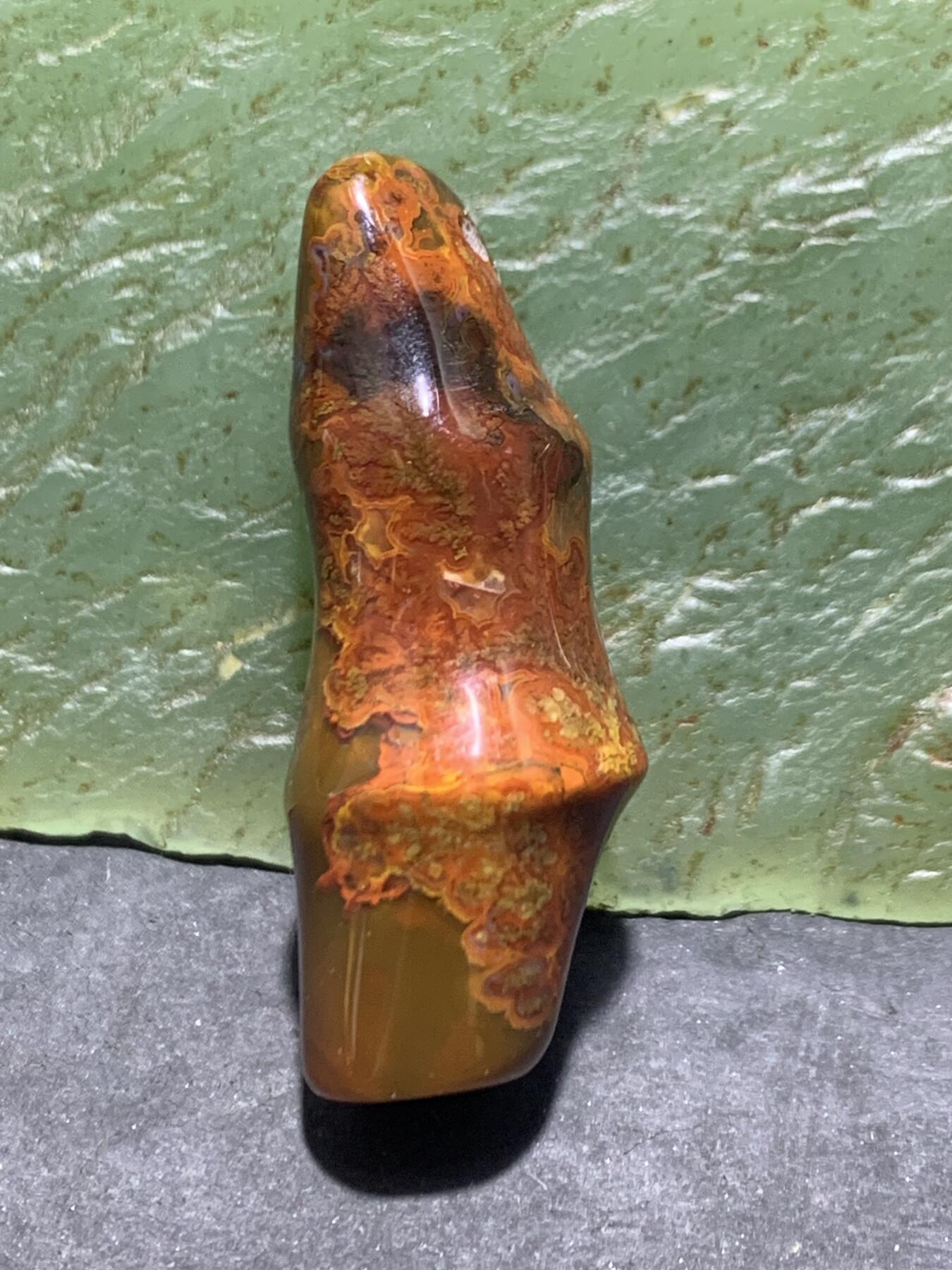 精美高润度草花纹战国红玛瑙雕刻竹节吊坠一个，