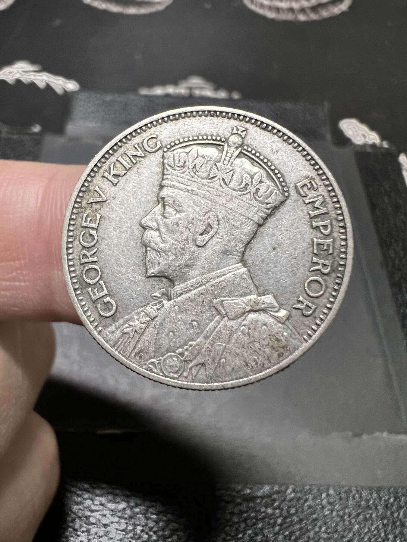 聚福钱庄~世界钱币第一期 新店开业 全场包邮 欢迎参拍 斐济1934年乔治五世1先令银币