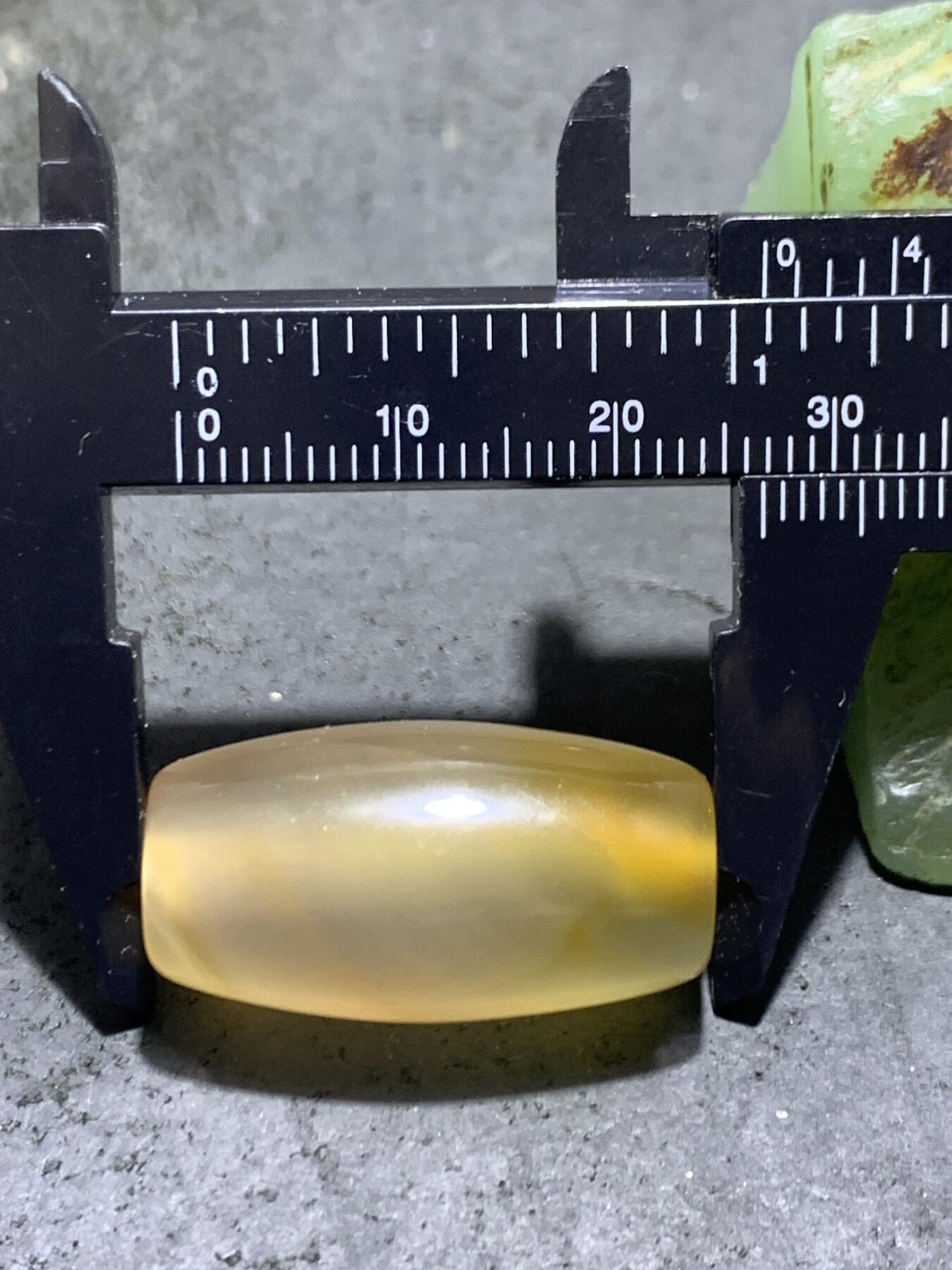 冻料高玉化巴西玛瑙通货桶珠一颗，