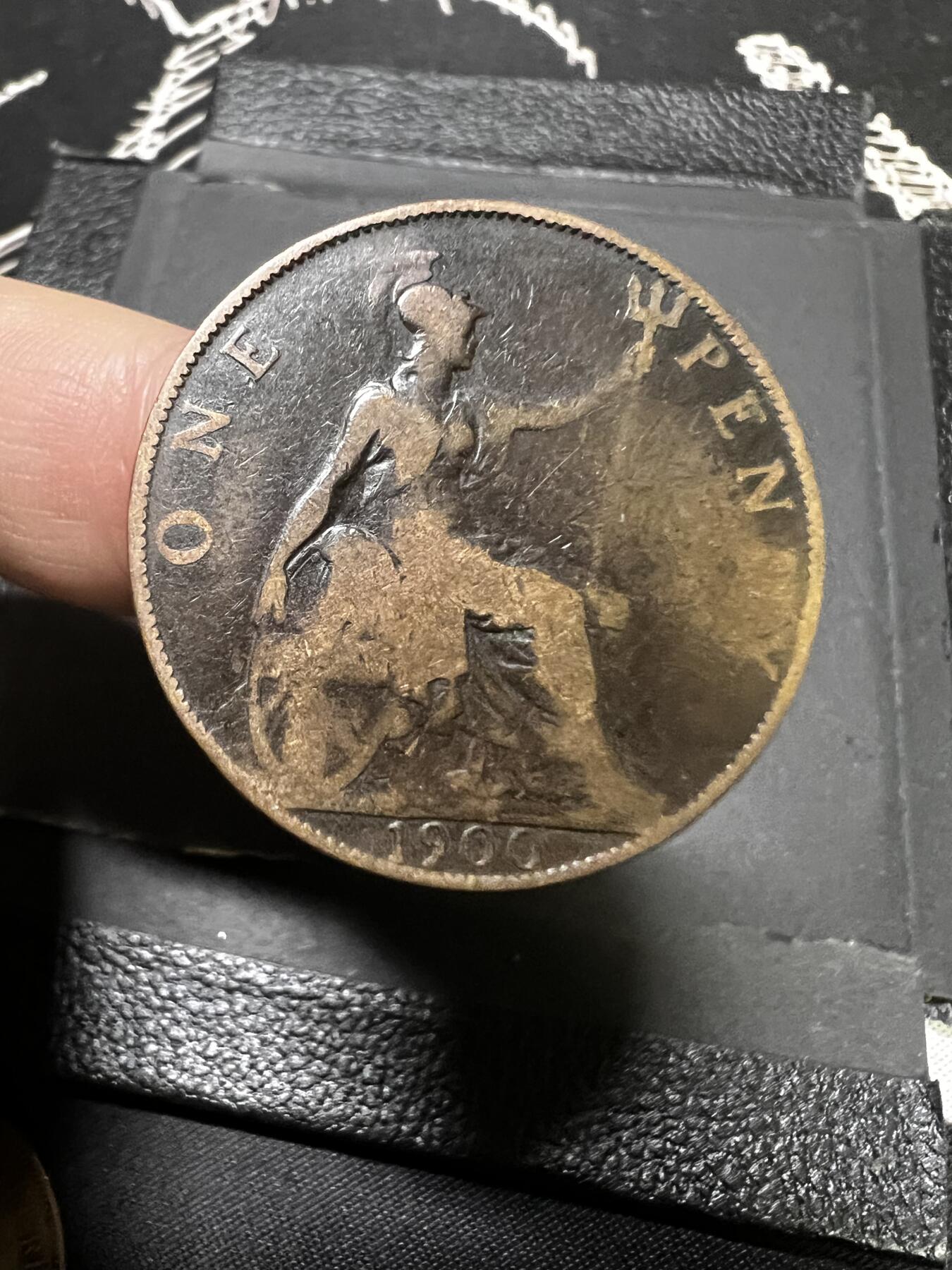 聚福钱庄~世界钱币第一期 新店开业 全场包邮 欢迎参拍 英国1900年维多利亚披纱1便士大铜币