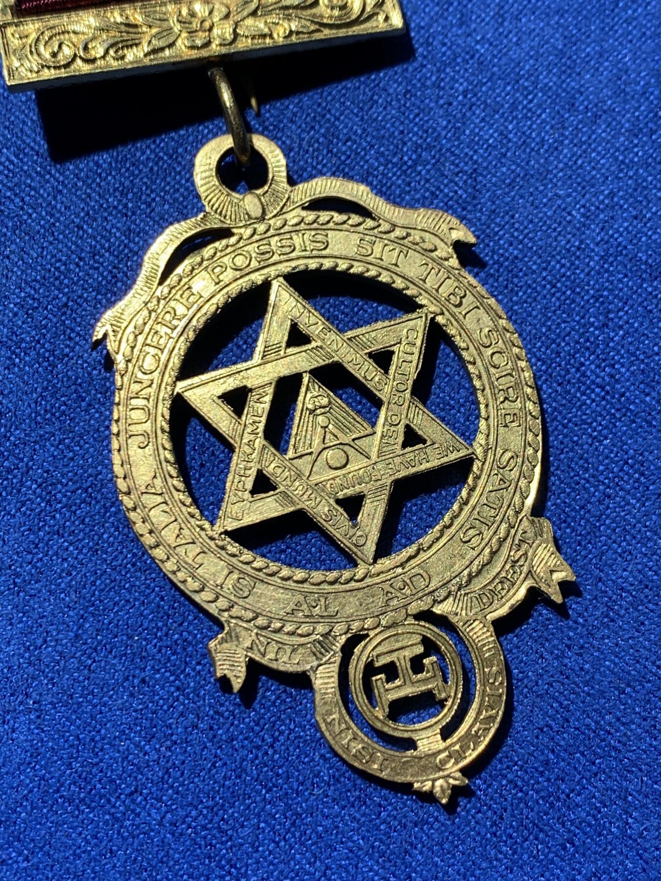 《竞宝斋》第354场 周日，周一，周二 3场连拍 （全场包邮） 英国皇家共济会奖章 铜镀金 总重18.9克