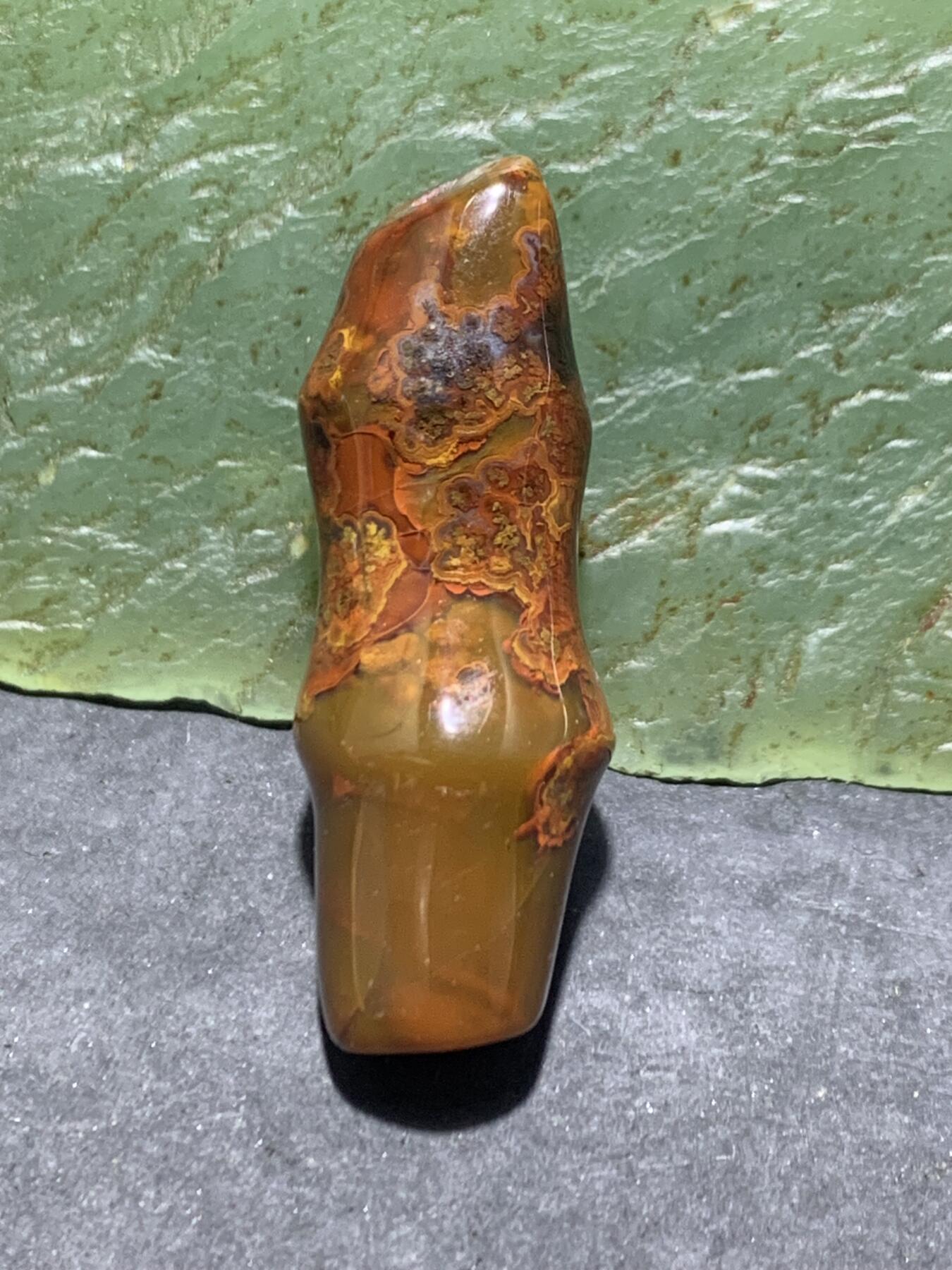 精美高润度草花纹战国红玛瑙雕刻竹节吊坠一个，