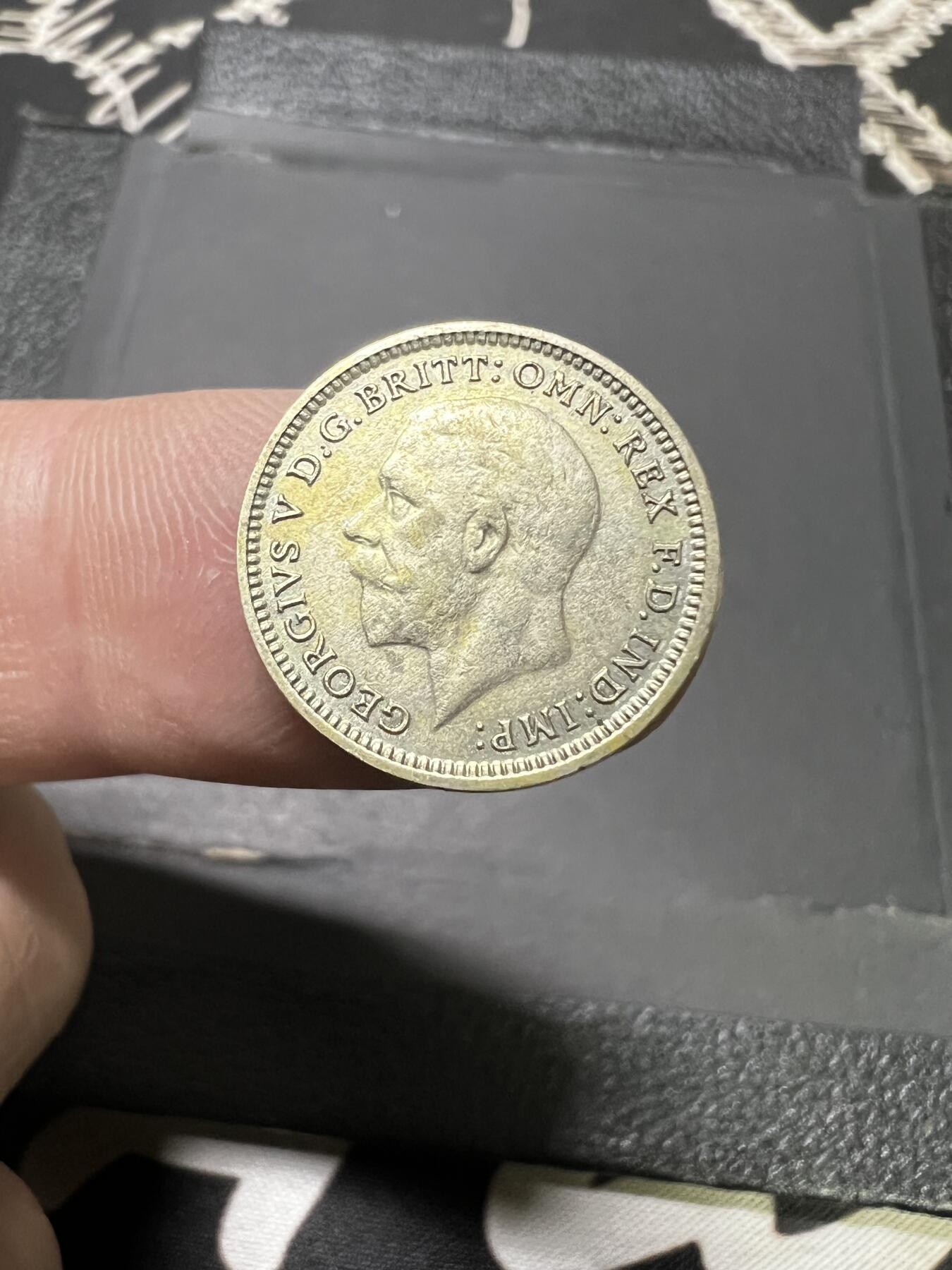 聚福钱庄~世界钱币第一期 新店开业 全场包邮 欢迎参拍 英国1933年乔治五世3便士银币