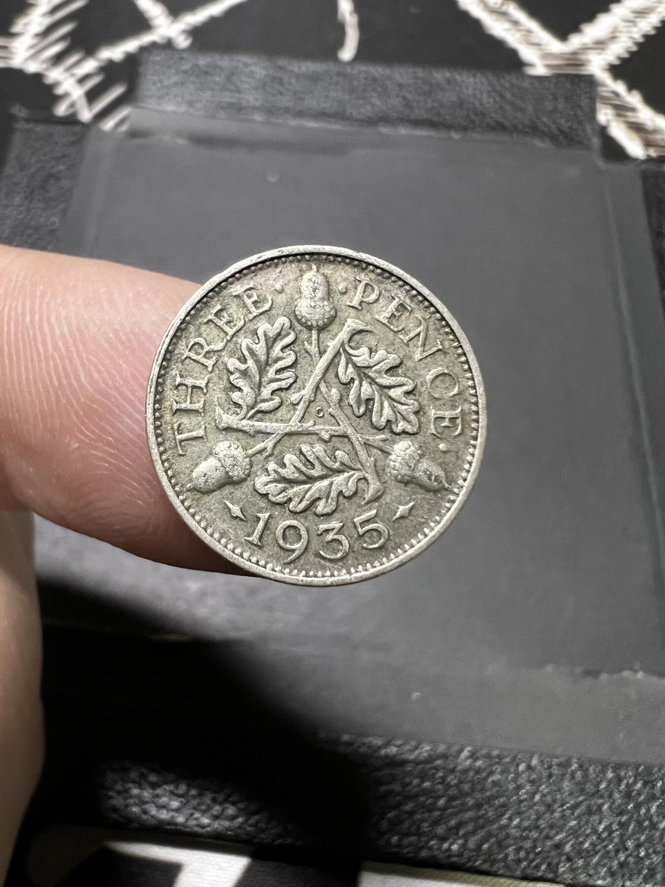 聚福钱庄~世界钱币第一期 新店开业 全场包邮 欢迎参拍 英国1935年乔治五世3便士银币