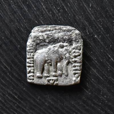 【良泉】【国庆精品场】10月2日晚19.30点开拍！ 222组，西方古代钱币、印章专场 -  公元前175-165年【古印度】印度·希腊王国，阿波罗多托斯一世“大象/瘤牛”方形银币，2.08克