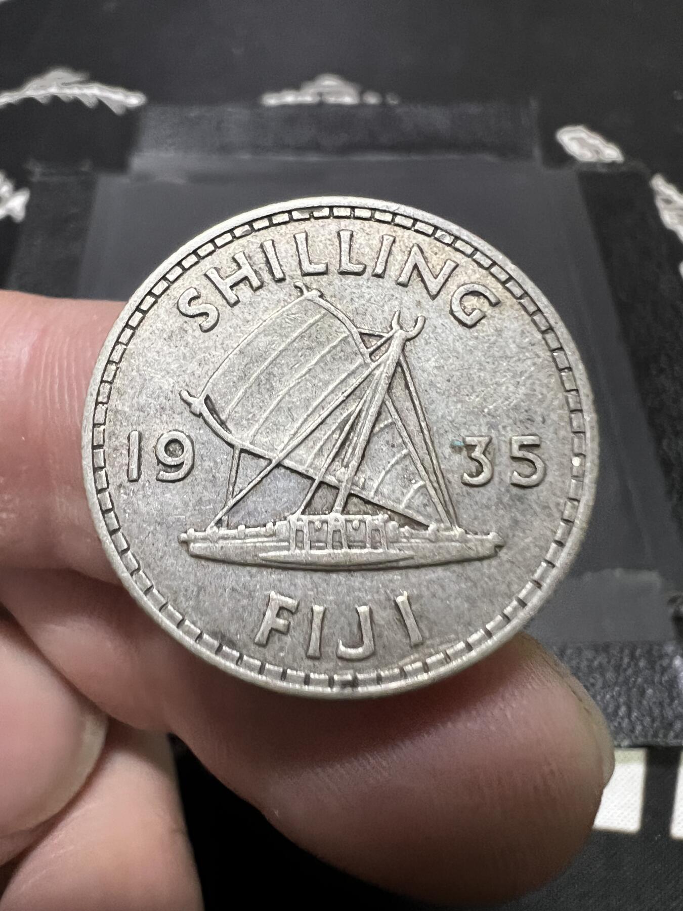 聚福钱庄~世界钱币第一期 新店开业 全场包邮 欢迎参拍 斐济1935年乔治五世1先令银币