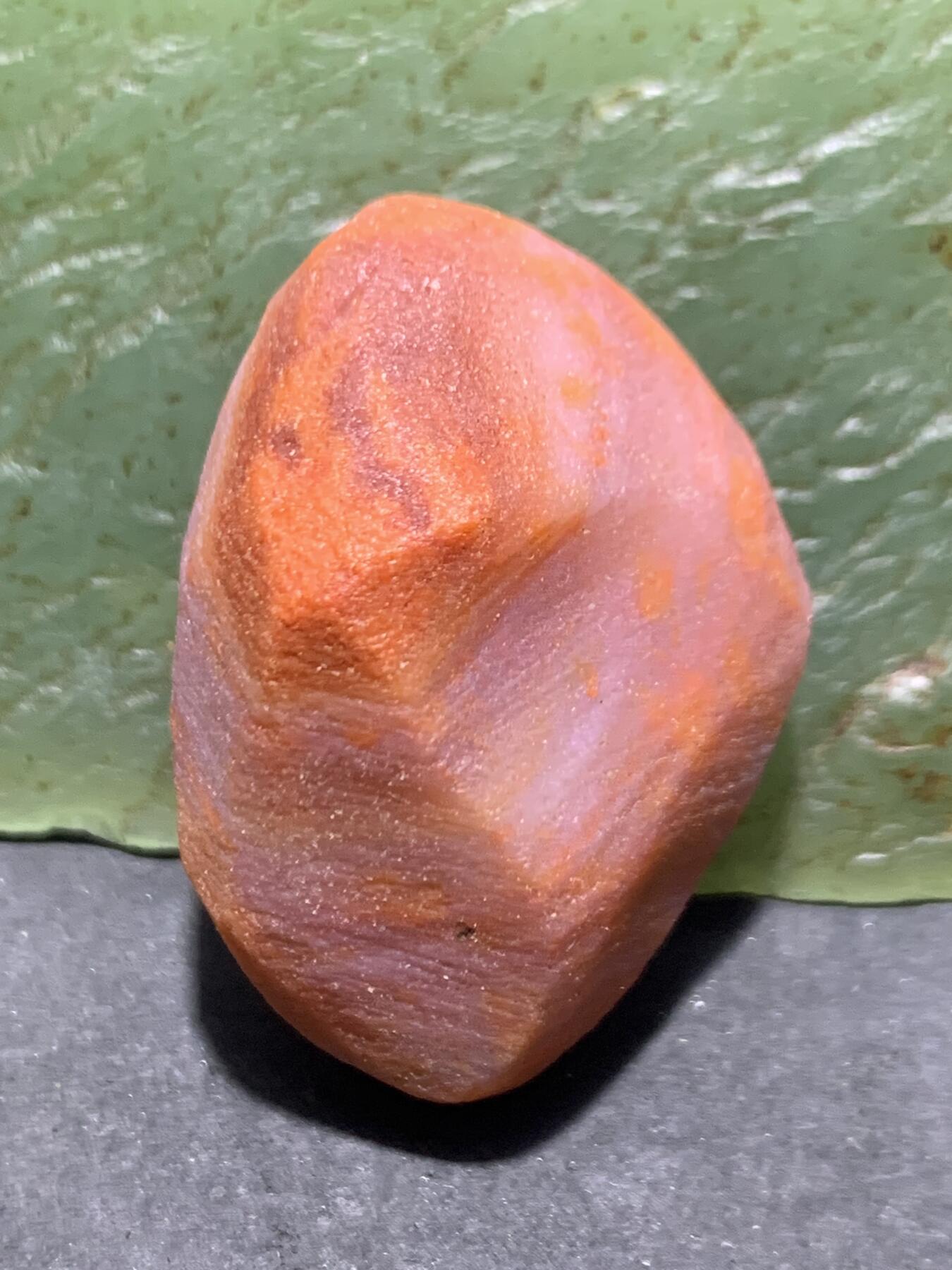 精美红白南红玛瑙明料原石一颗，