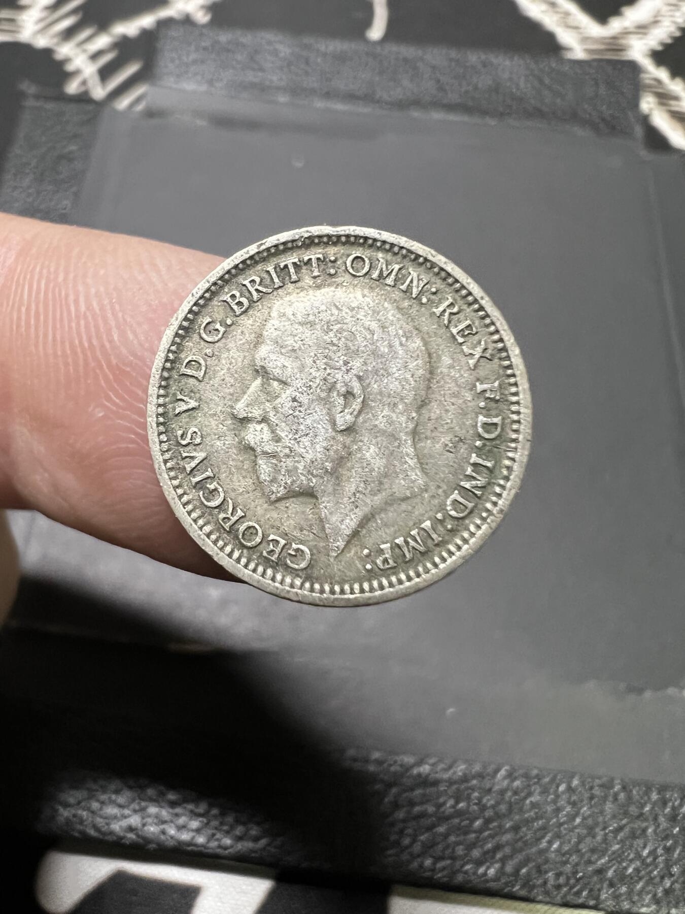聚福钱庄~世界钱币第一期 新店开业 全场包邮 欢迎参拍 英国1935年乔治五世3便士银币