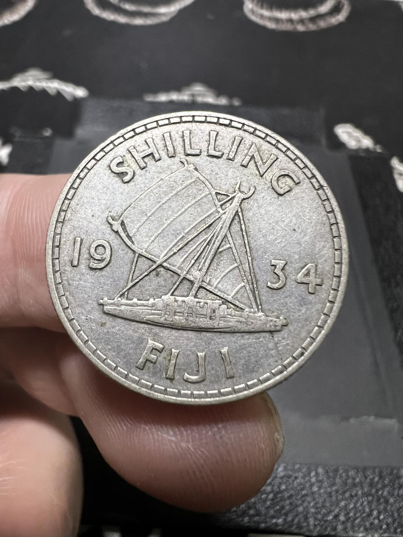 聚福钱庄~世界钱币第一期 新店开业 全场包邮 欢迎参拍 斐济1934年乔治五世1先令银币