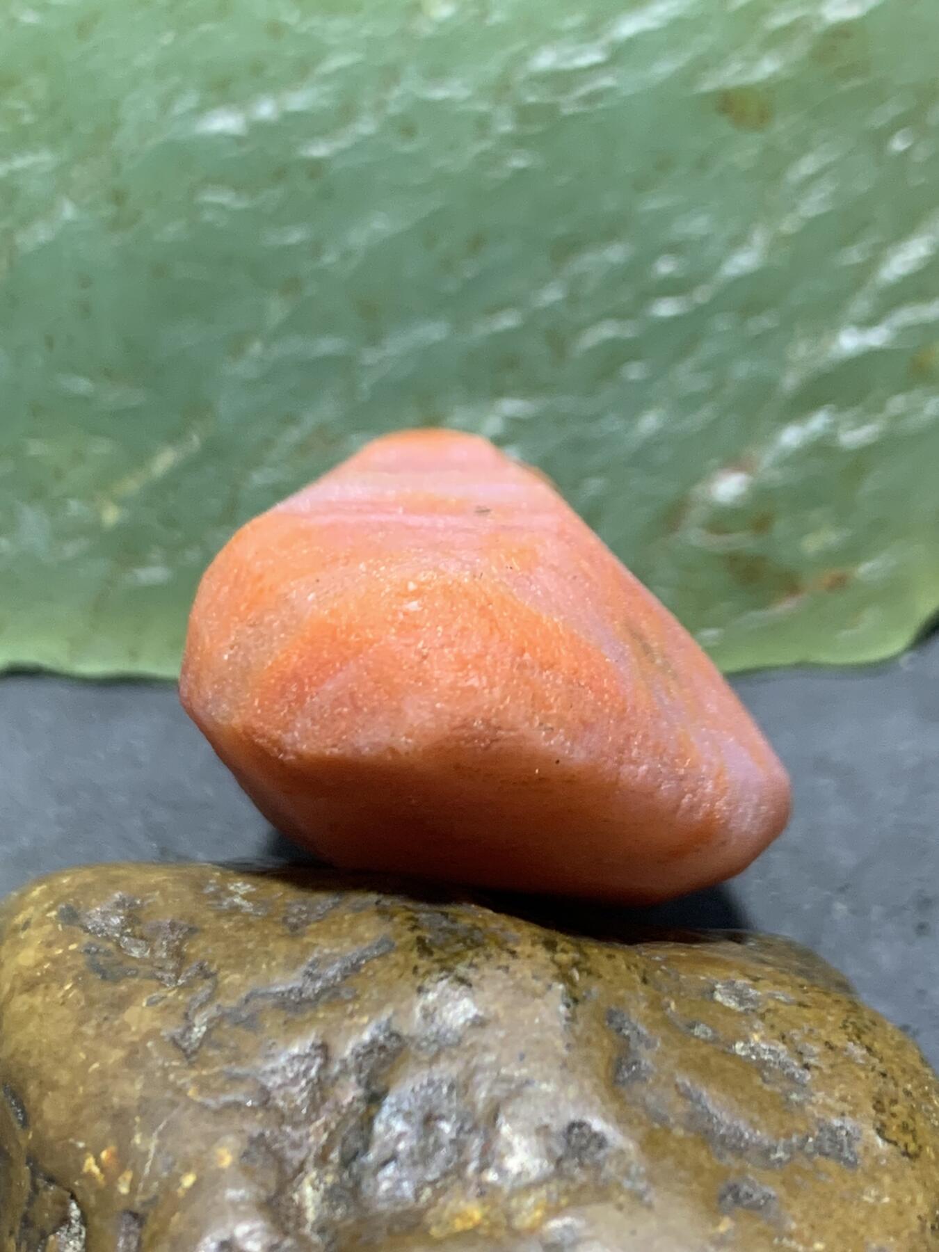 精美红白南红玛瑙明料原石一颗，