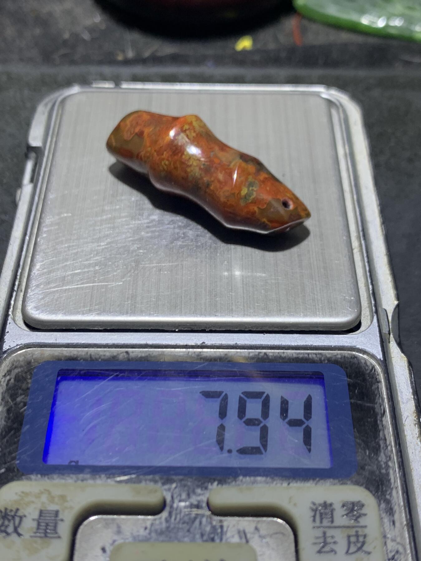 精美高润度草花纹战国红玛瑙雕刻竹节吊坠一个，