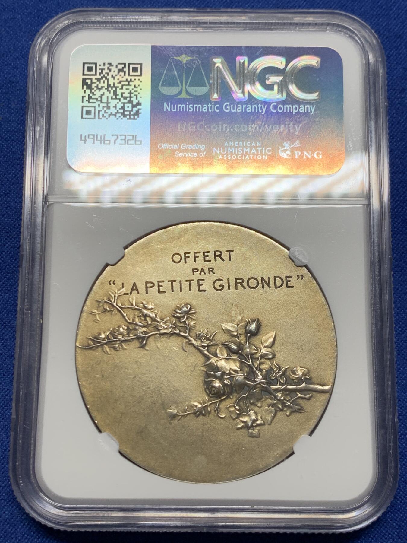 《竞宝斋》第355场 周日，周一，周二 3场连拍 （全场包邮） NGC MS61 首见品 法国金镀银章，大师迪布瓦 Henri Dubois作品。正面刻画一侧身美少女，背面则是一束带刺的玫瑰，直径41mm重：34,1g