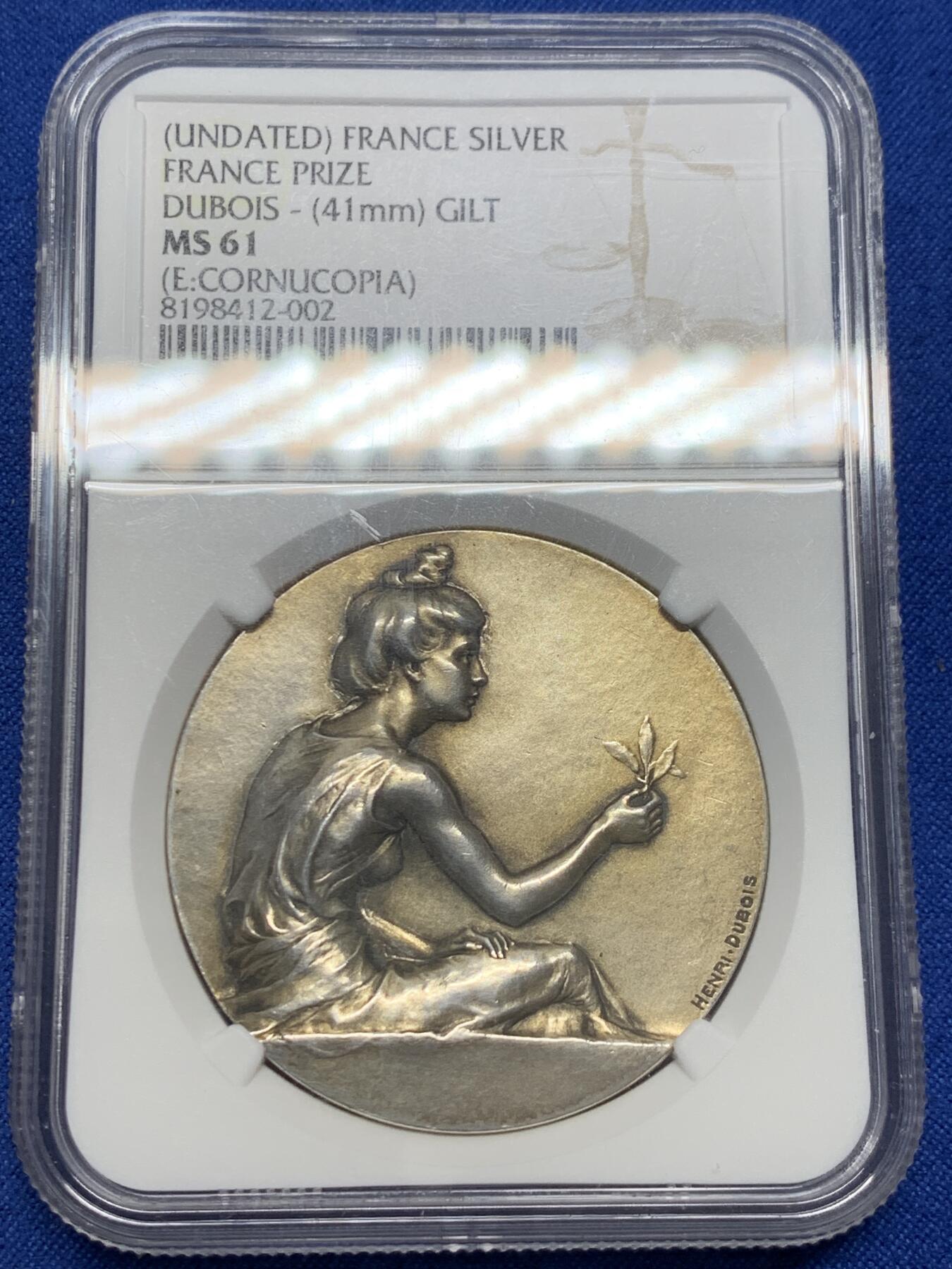 《竞宝斋》第355场 周日，周一，周二 3场连拍 （全场包邮） NGC MS61 首见品 法国金镀银章，大师迪布瓦 Henri Dubois作品。正面刻画一侧身美少女，背面则是一束带刺的玫瑰，直径41mm重：34,1g