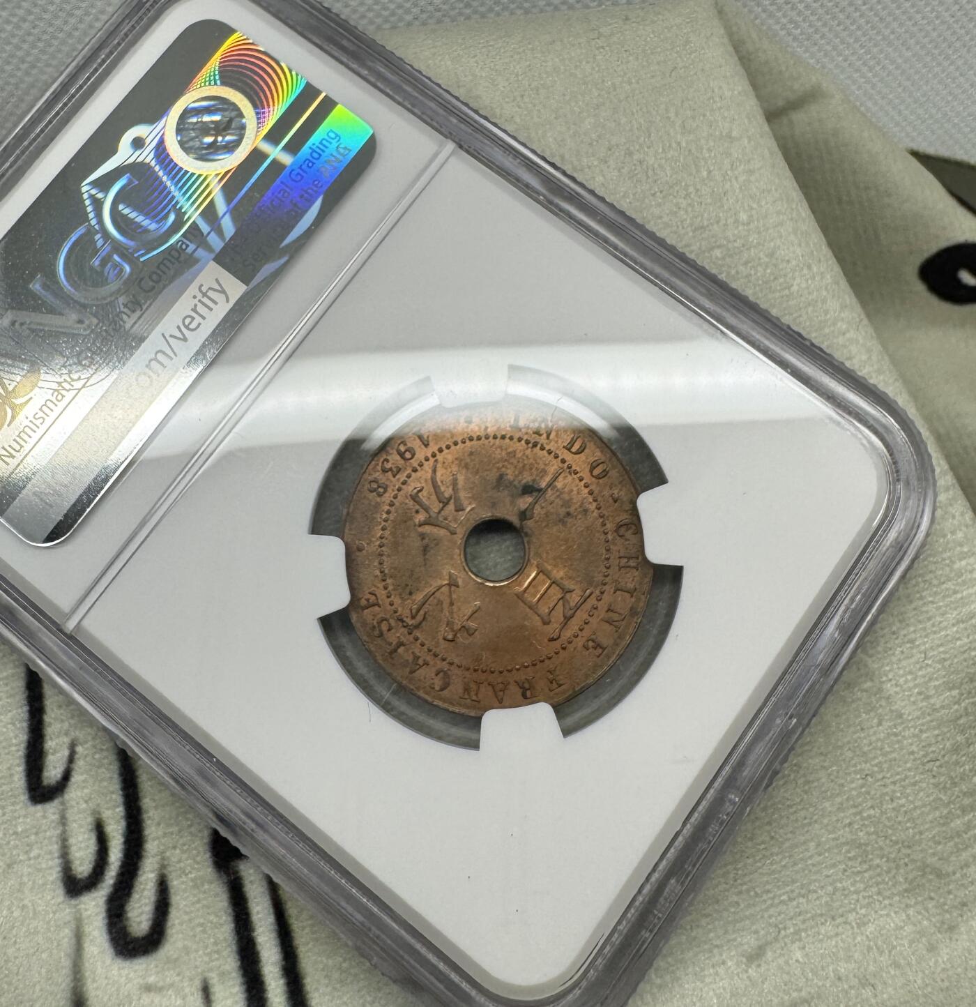 “一元初始，万象更新”新年新铺开张（第5期） NGC-MS63RB 1938年A版法属印度支那百分之一铜币，老包浆盖不住圆润铜光
