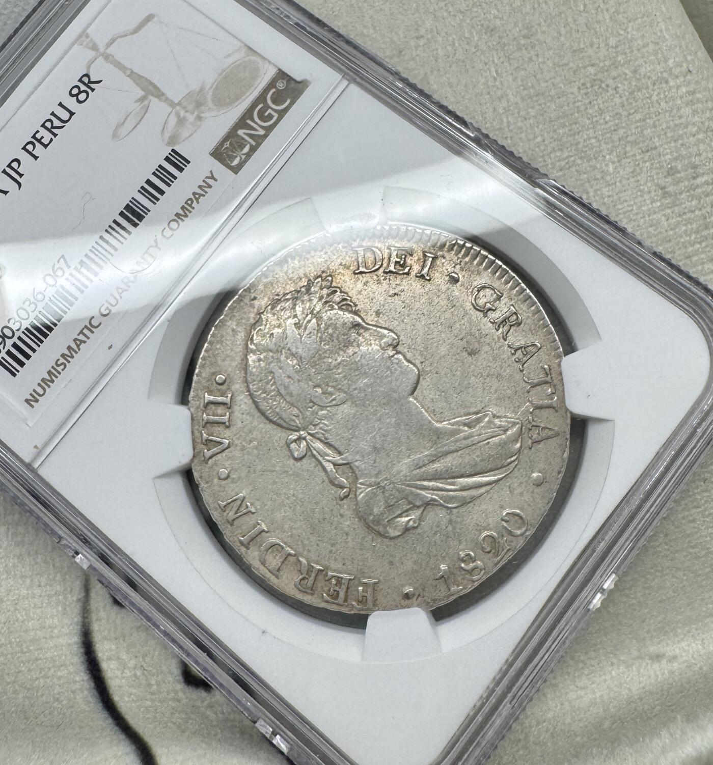 “一元初始，万象更新”新年新铺开张（第5期） NGC-XF45 1820年西属秘鲁斐迪南七世8R，打制清晰，底光犹在，出分不易，盒子左侧边缘小磕