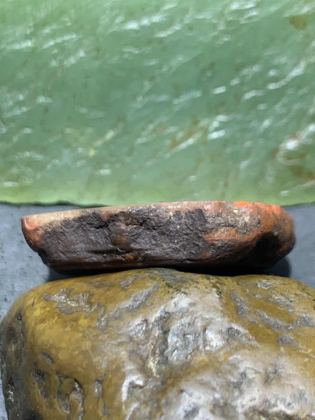 精美原皮紫罗兰飘红南红玛瑙牌料原石一颗