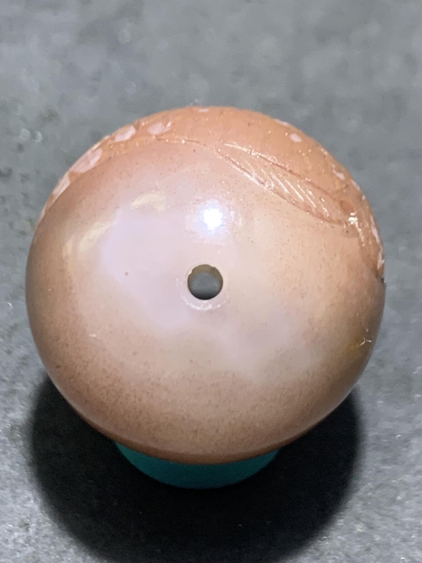 精美冰粉紫罗兰亚光战国红玛瑙手工俏色巧雕金龙鱼圆珠一个，