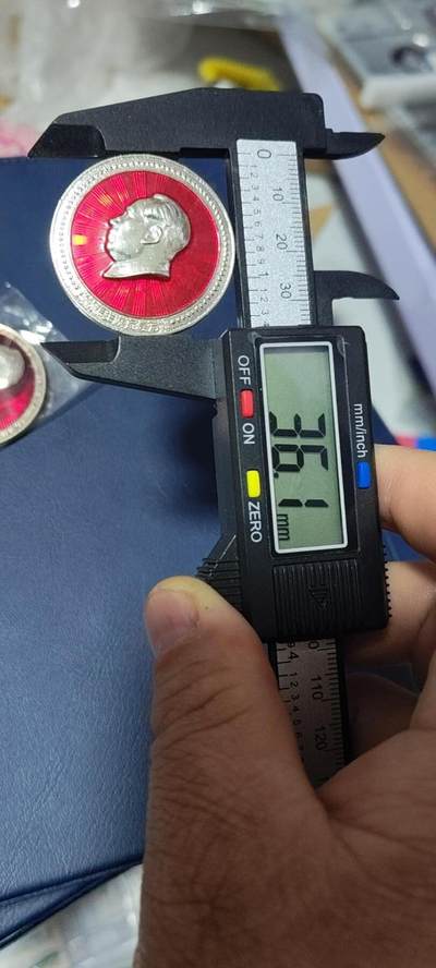 毛主席像章拍场，都是部队章 🔥🔥🔥🔥毛主席像章，最大直径36.1毫米，背面有铭文：浙江军区六四O九