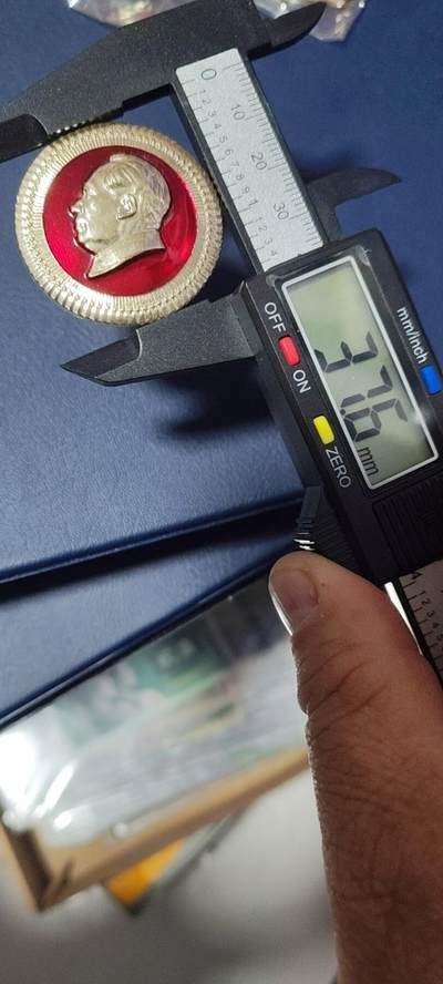 毛主席像章拍场，都是部队章 🔥🔥🔥🔥毛主席像章，38.7毫米，背面有铭文：上海警备区